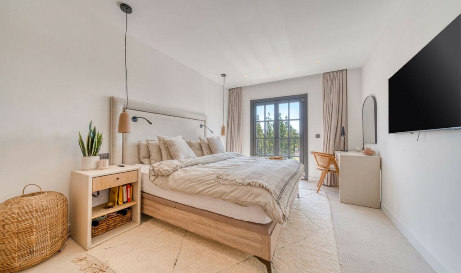 Resale - House -
The Golden Mile