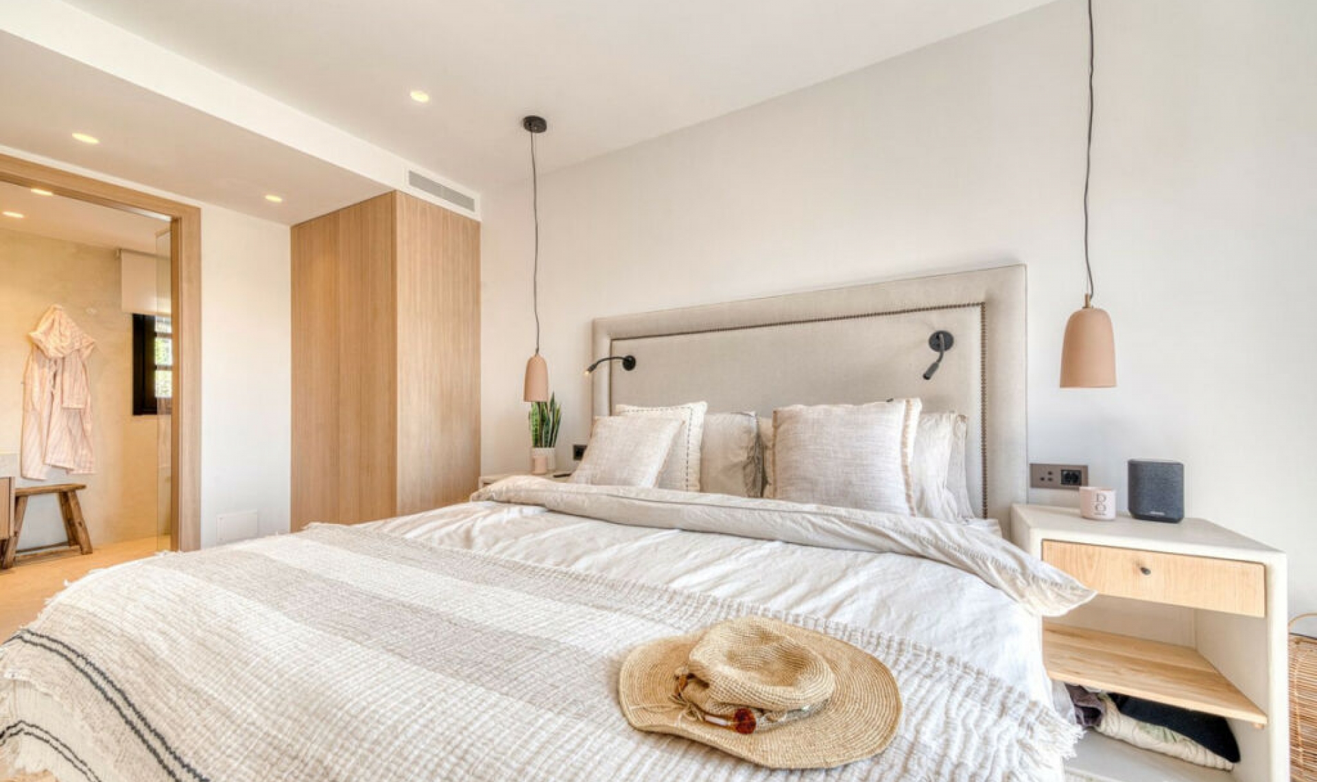 Resale - House -
The Golden Mile