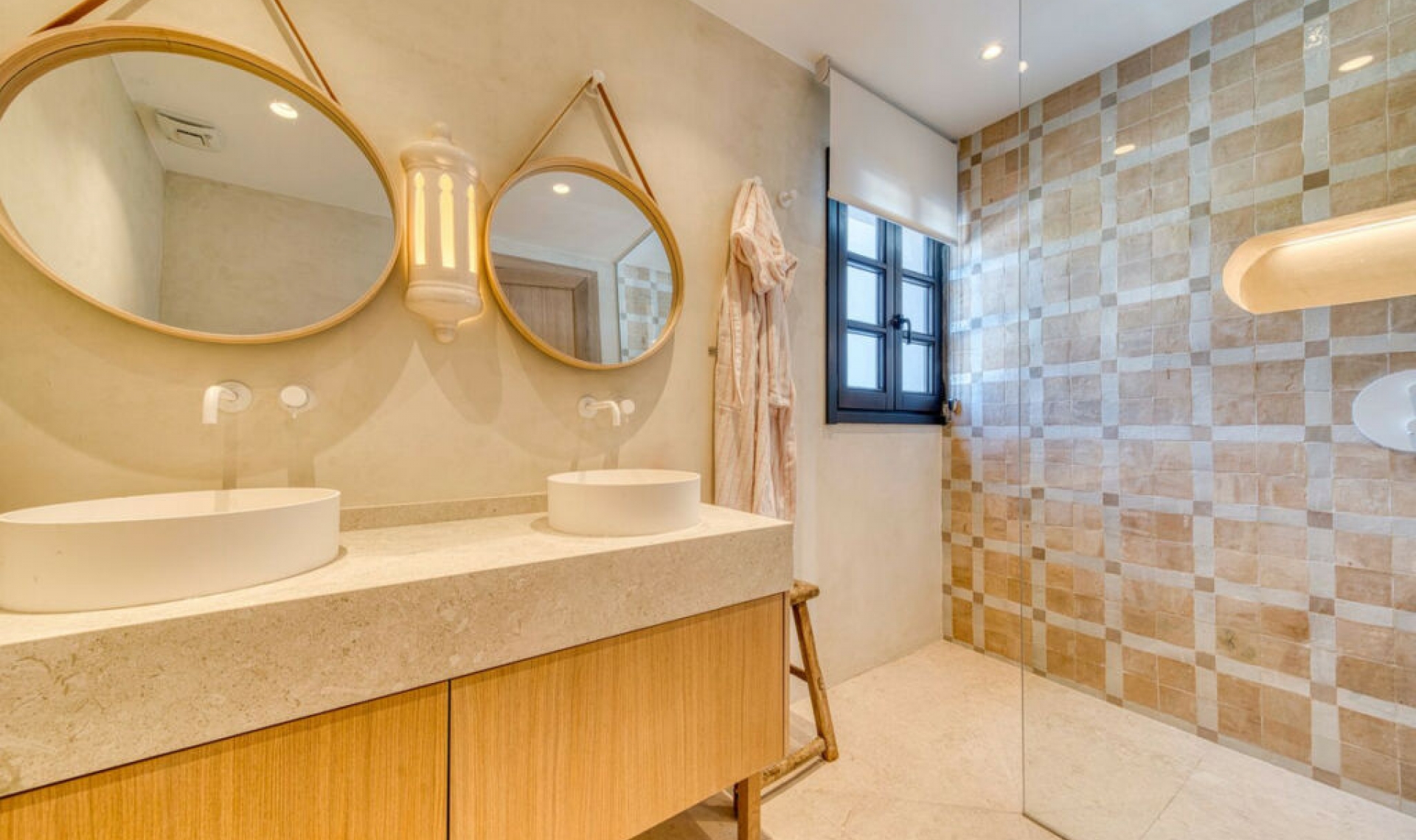 Resale - House -
The Golden Mile