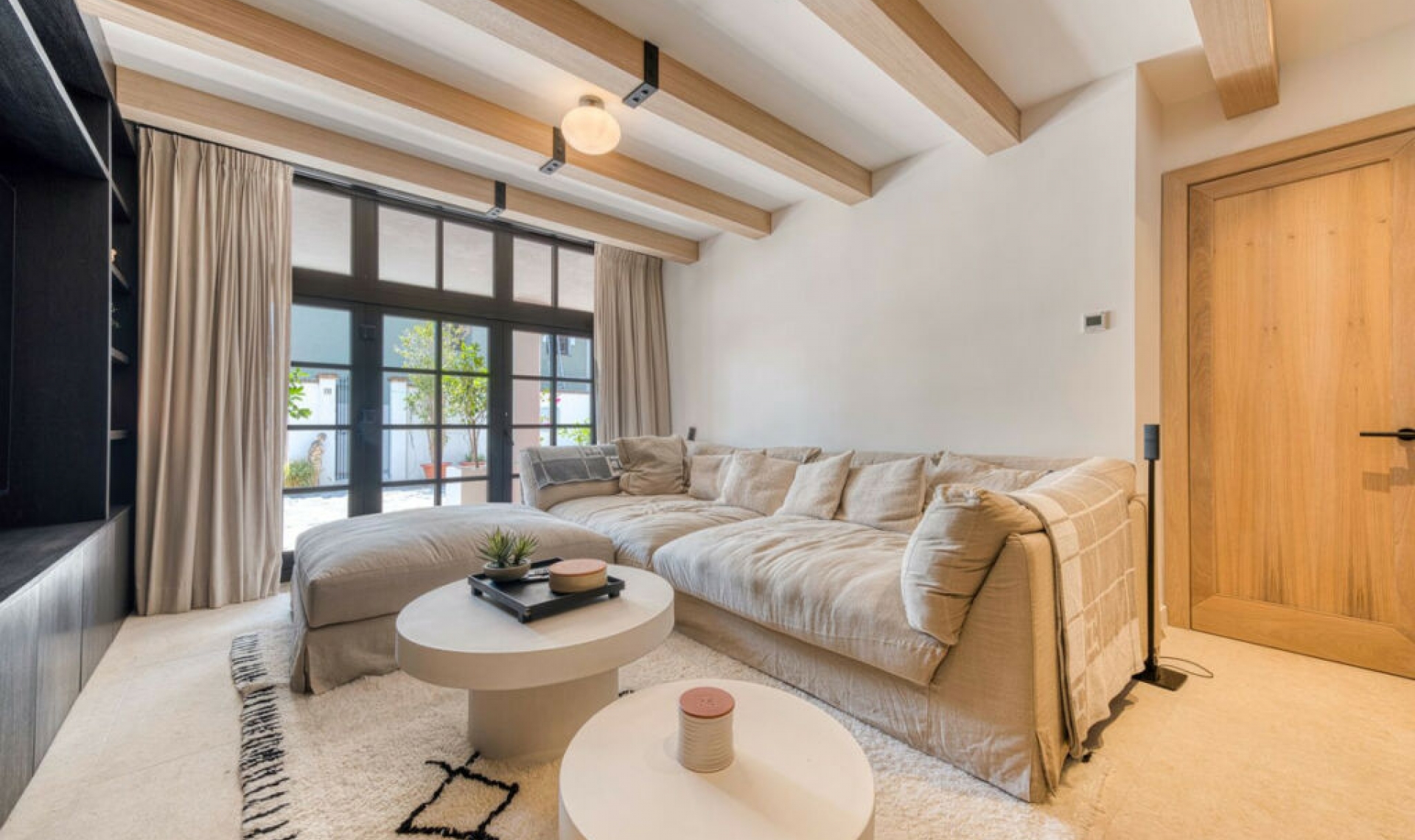Resale - House -
The Golden Mile