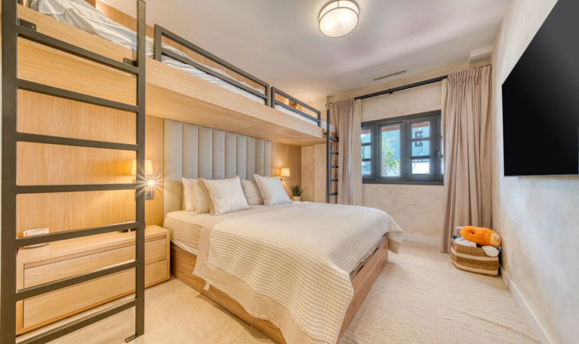 Resale - House -
The Golden Mile