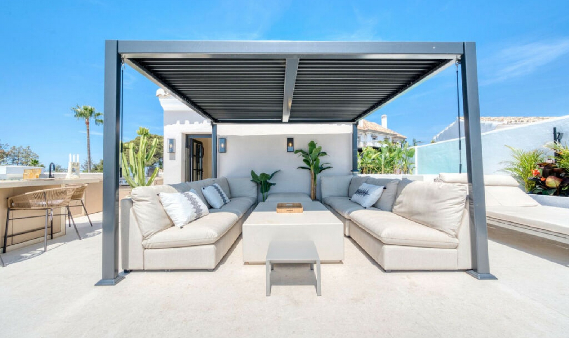 Resale - House -
The Golden Mile