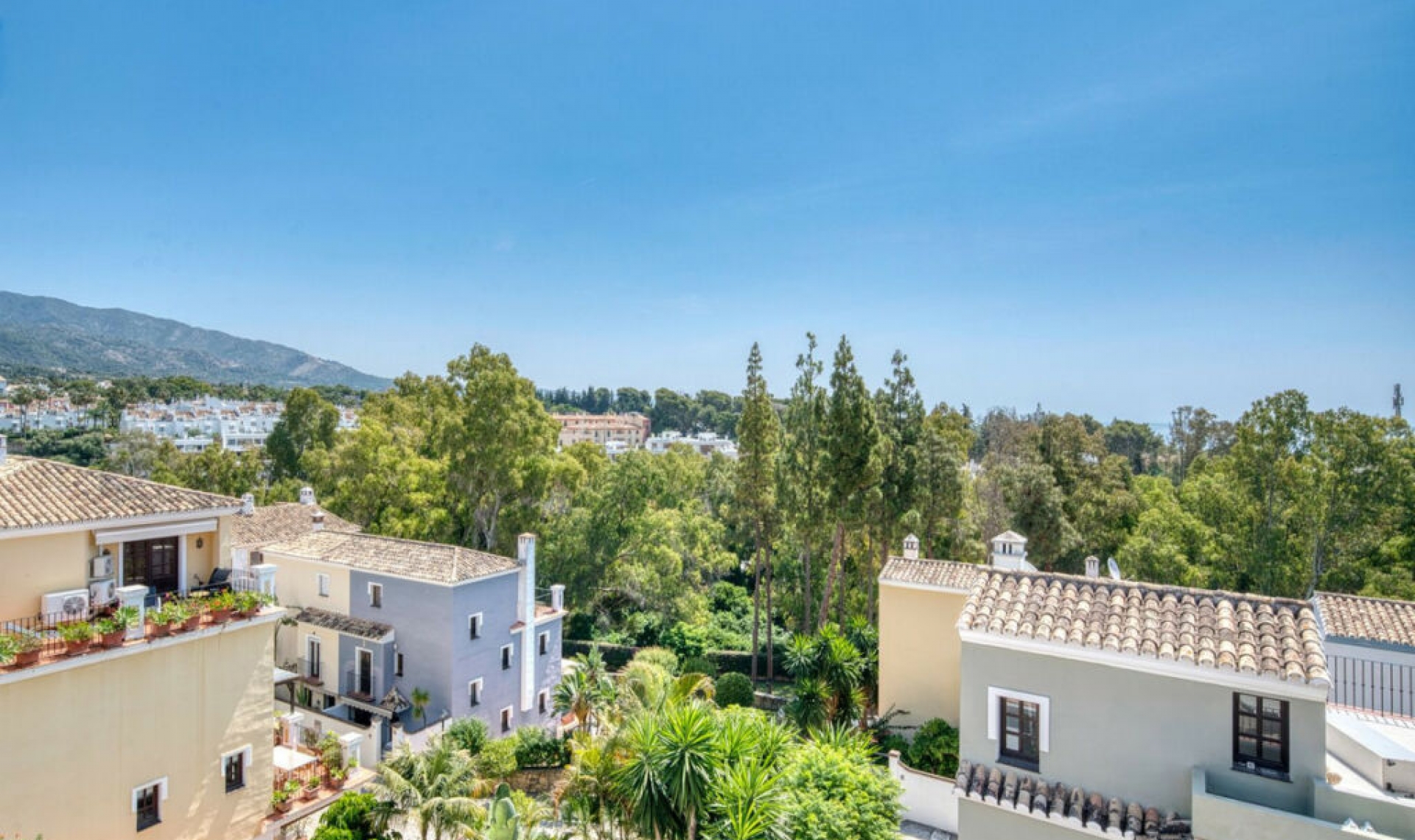 Resale - House -
The Golden Mile