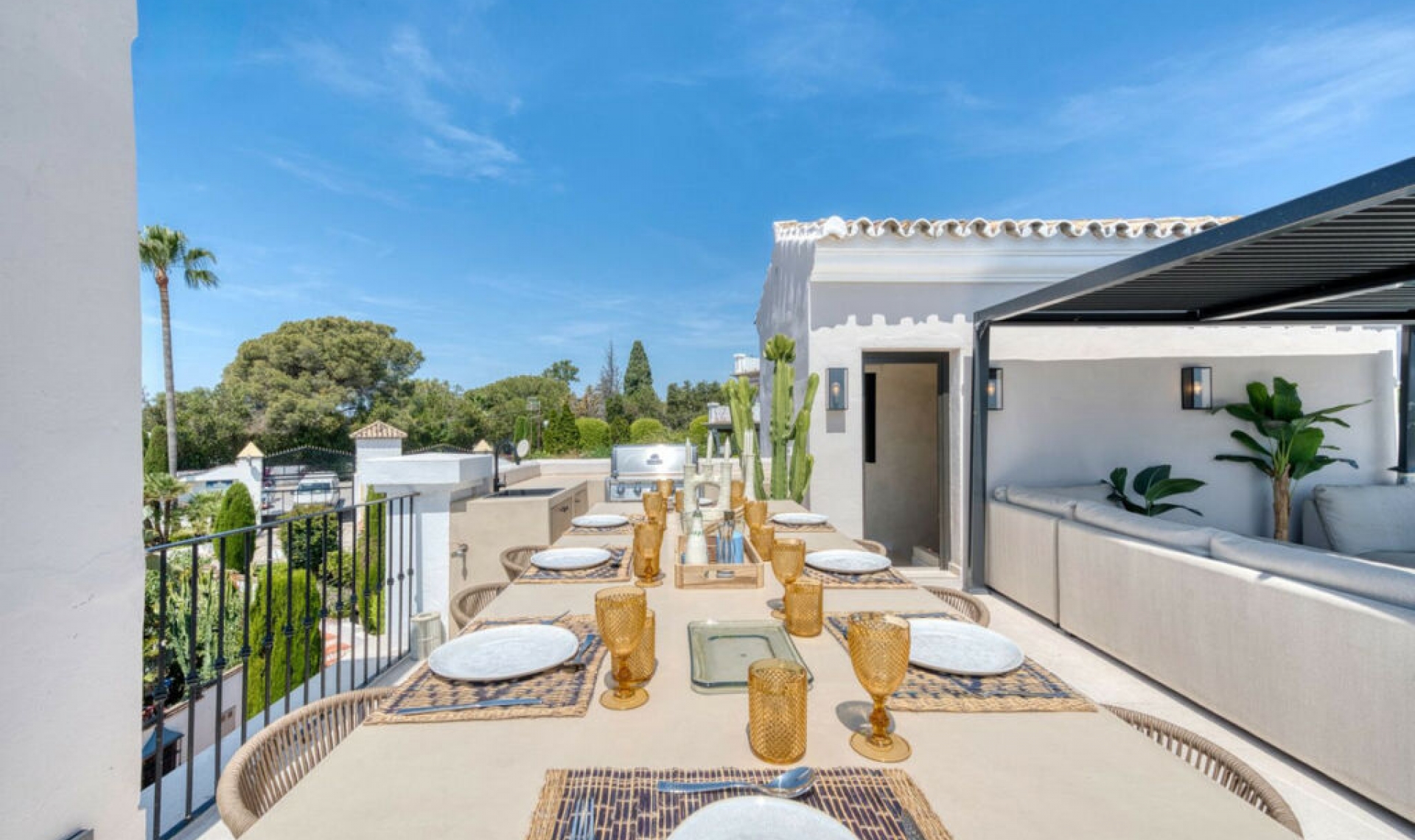 Resale - House -
The Golden Mile