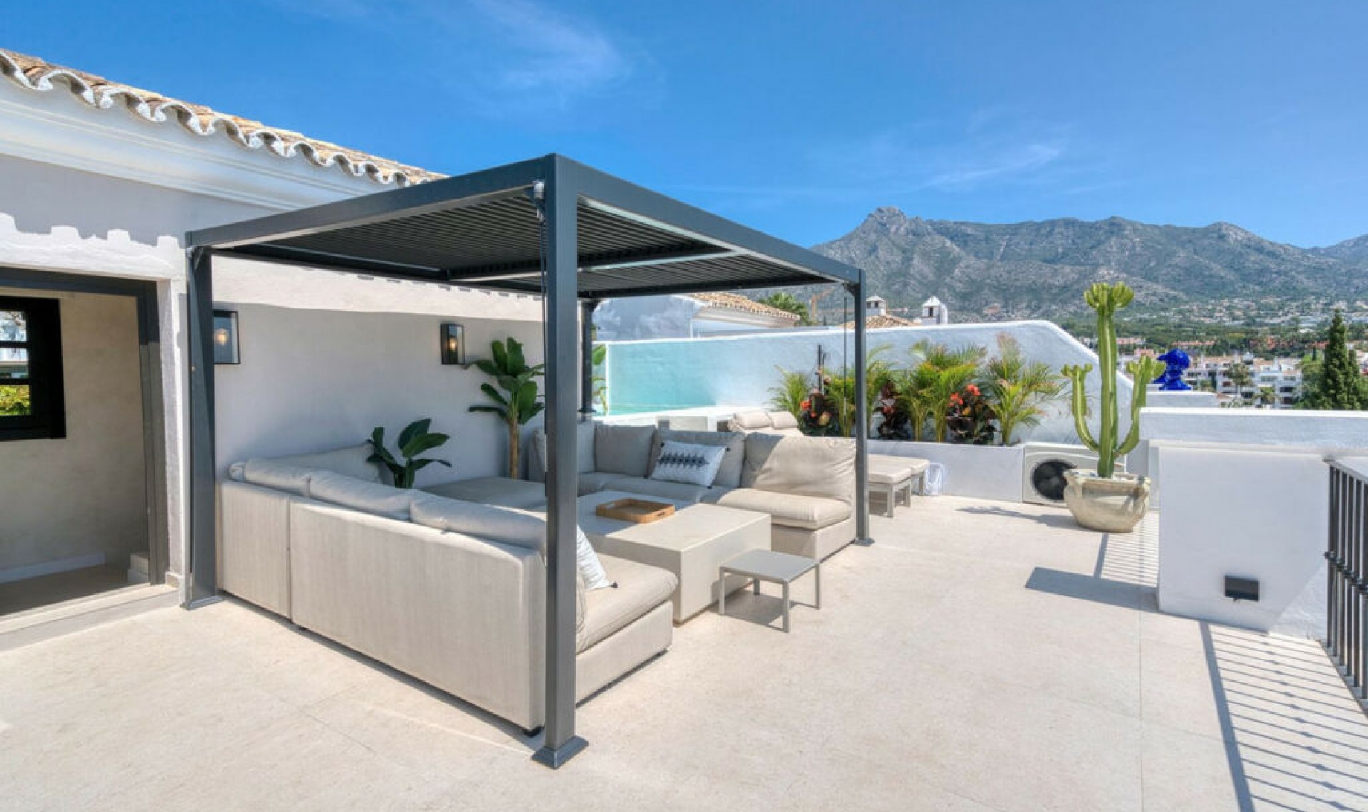 Resale - House -
The Golden Mile