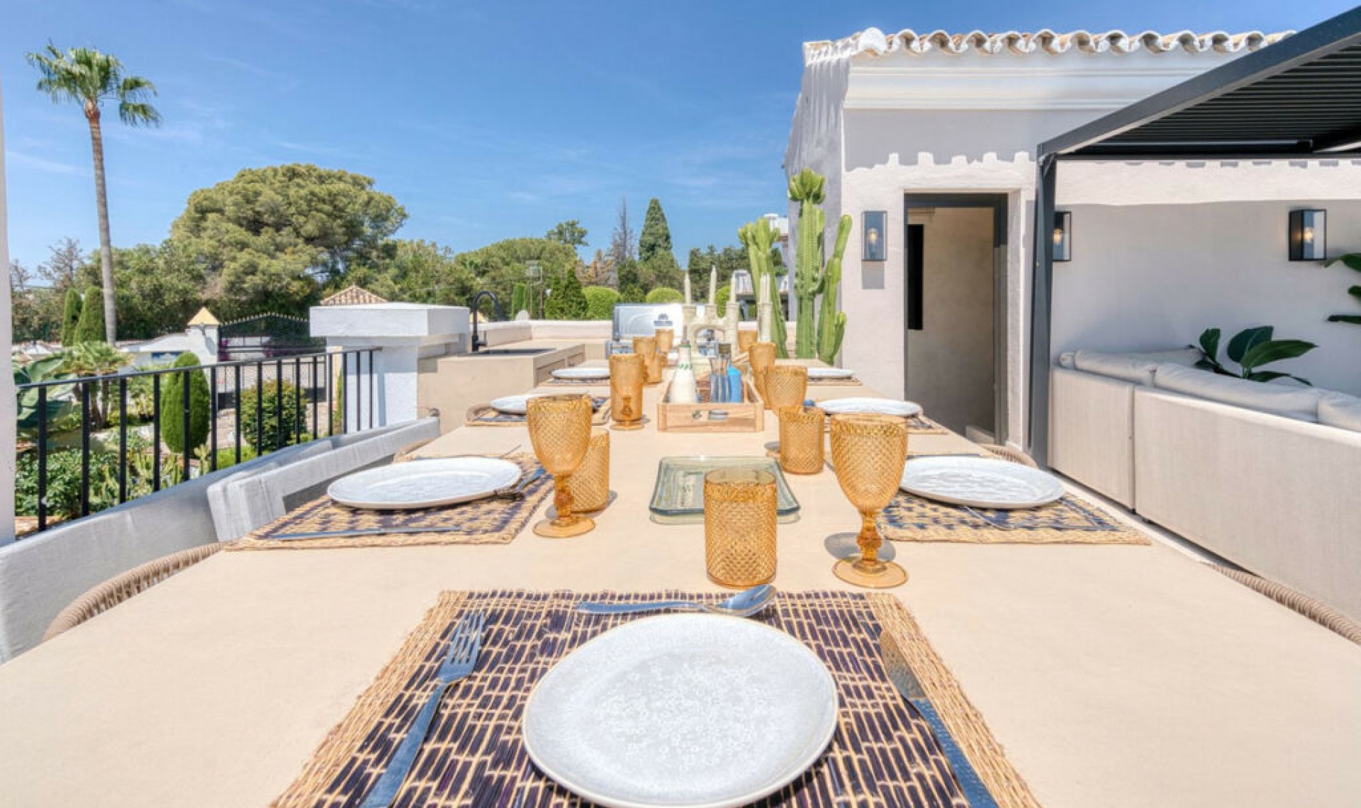 Resale - House -
The Golden Mile