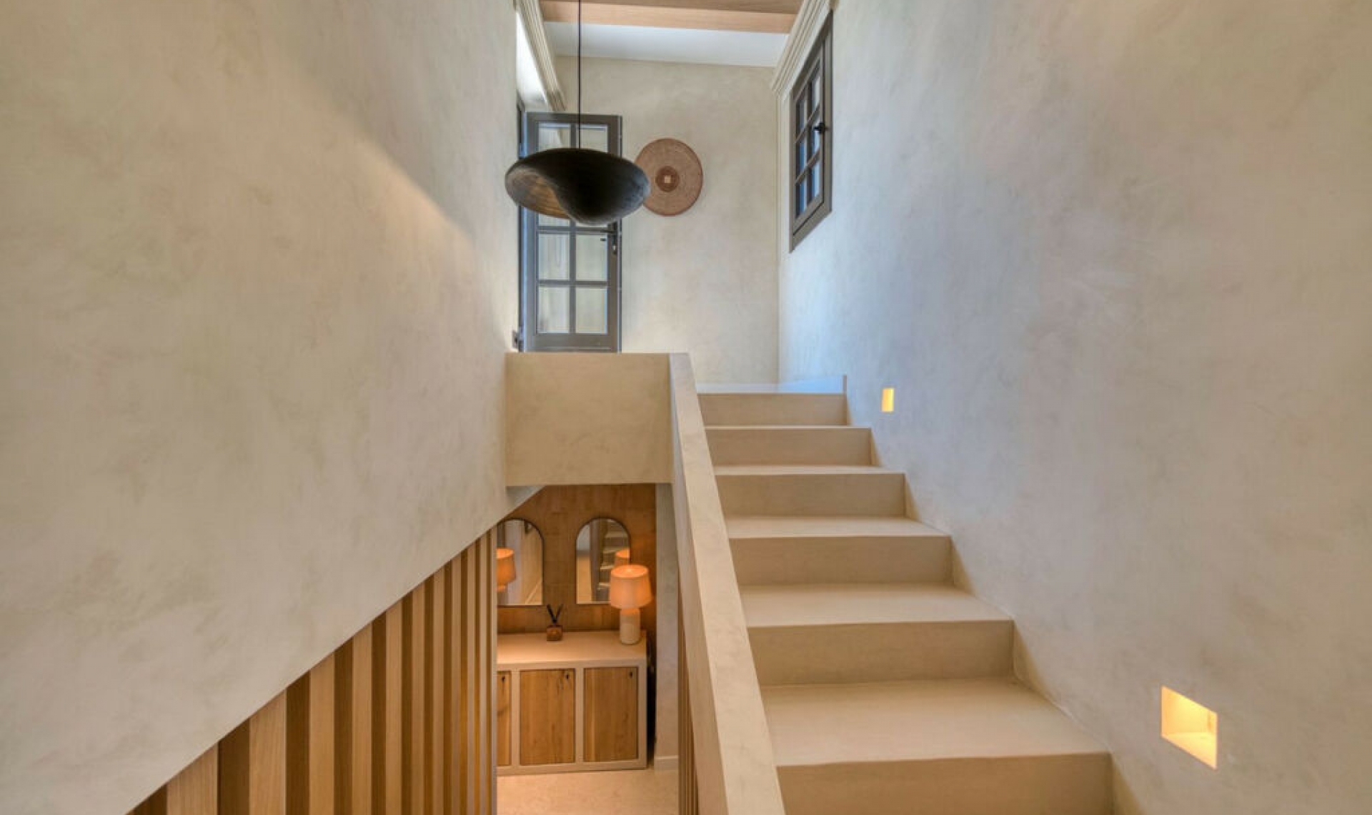 Resale - House -
The Golden Mile