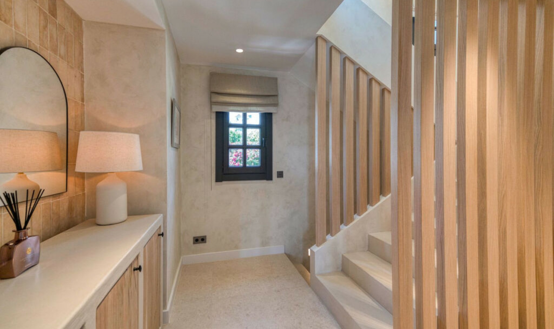 Resale - House -
The Golden Mile