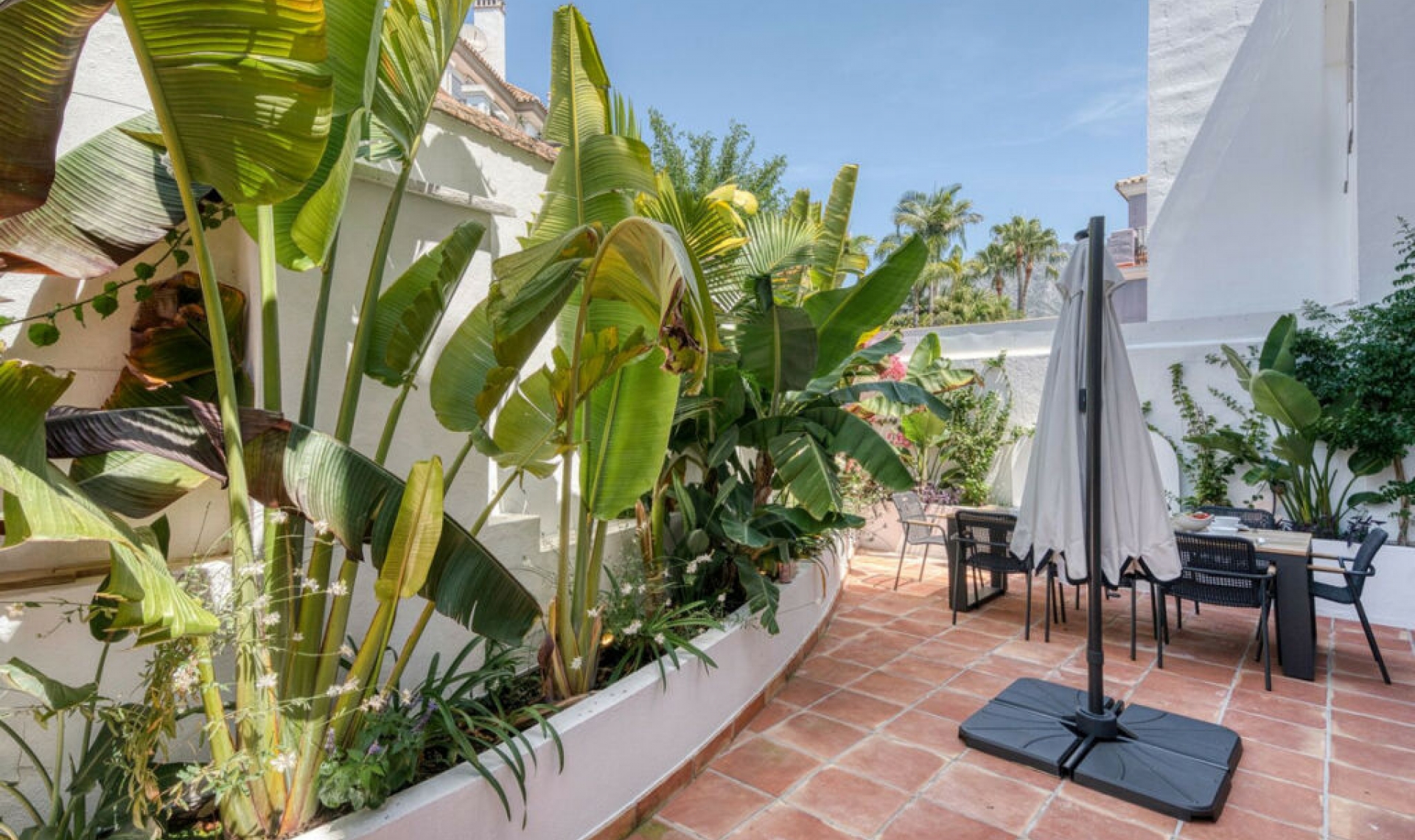 Resale - House -
The Golden Mile