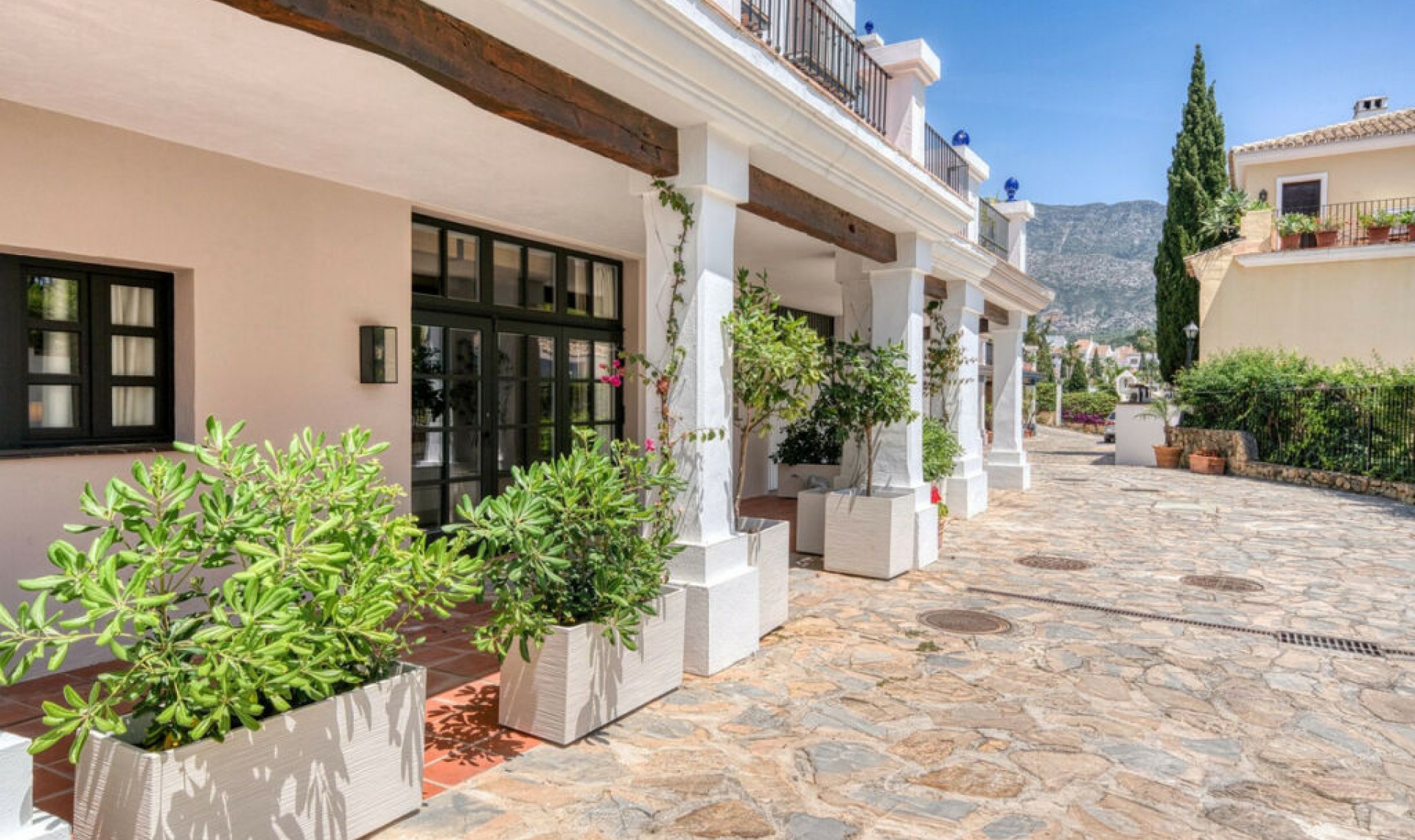 Resale - House -
The Golden Mile
