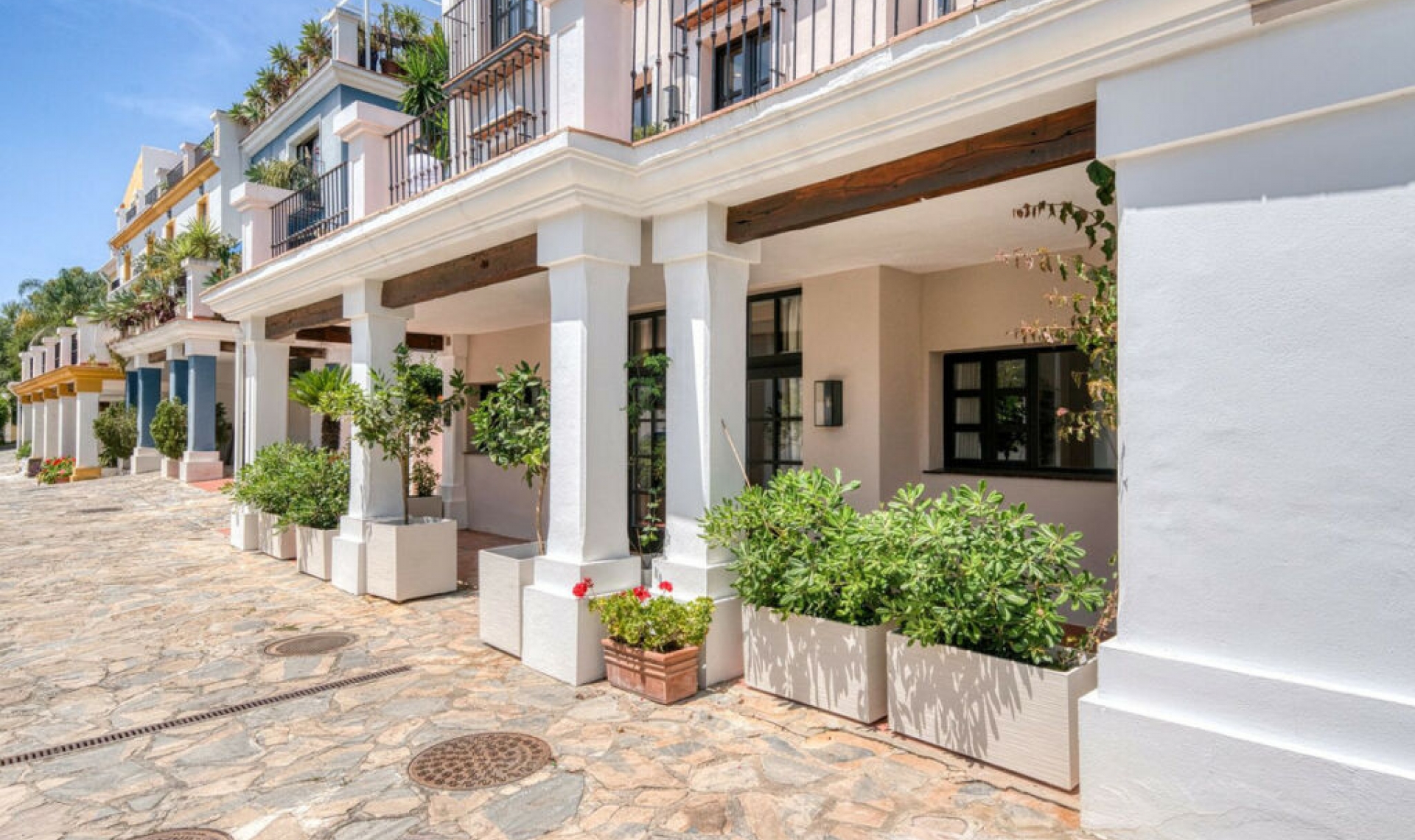 Resale - House -
The Golden Mile