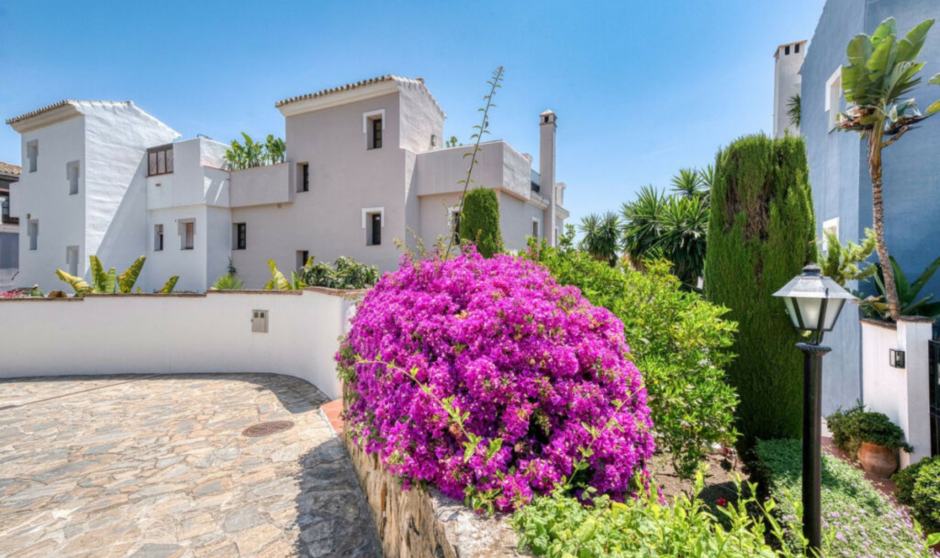 Resale - House -
The Golden Mile