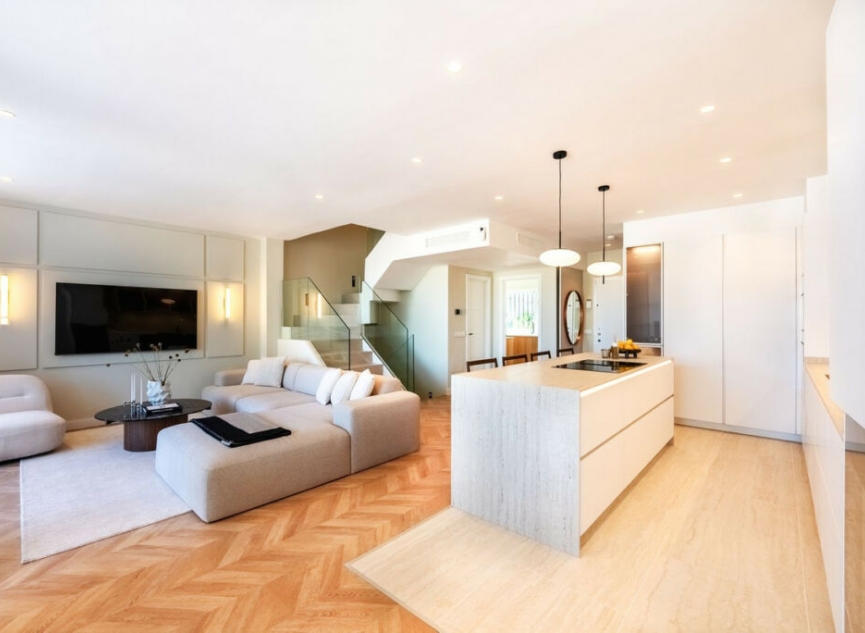 Resale - House -
The Golden Mile