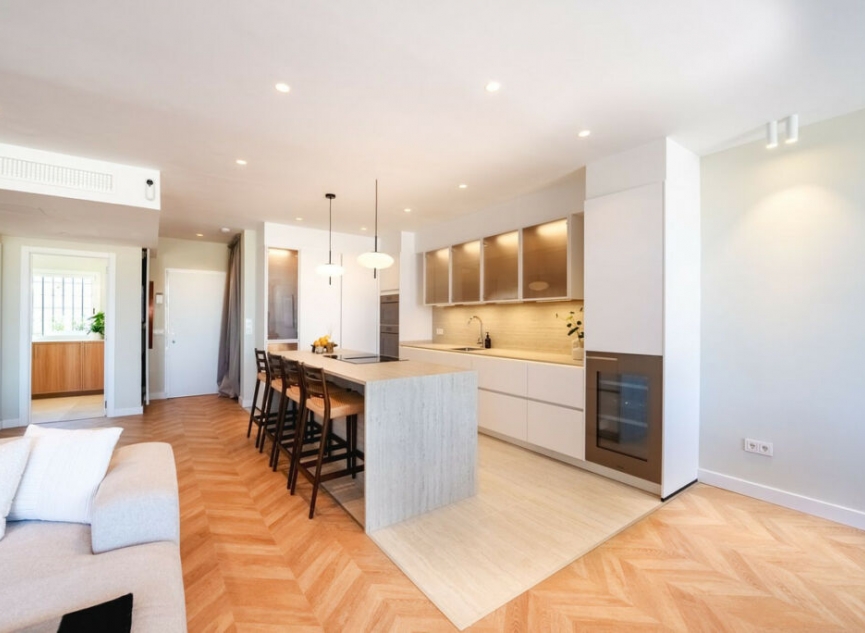 Resale - House -
The Golden Mile