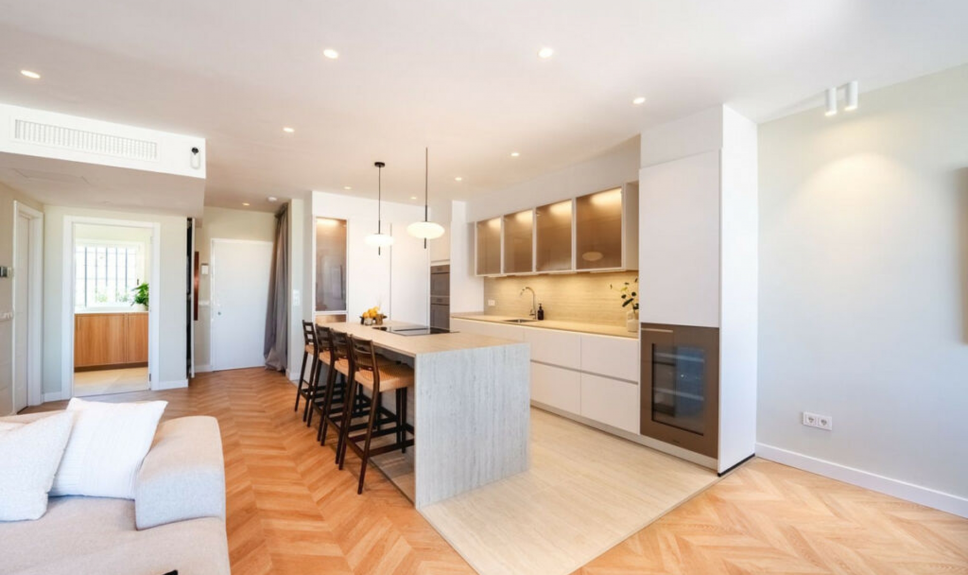 Resale - House -
The Golden Mile
