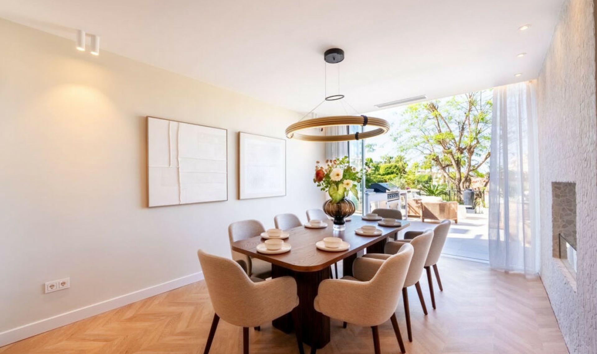 Resale - House -
The Golden Mile