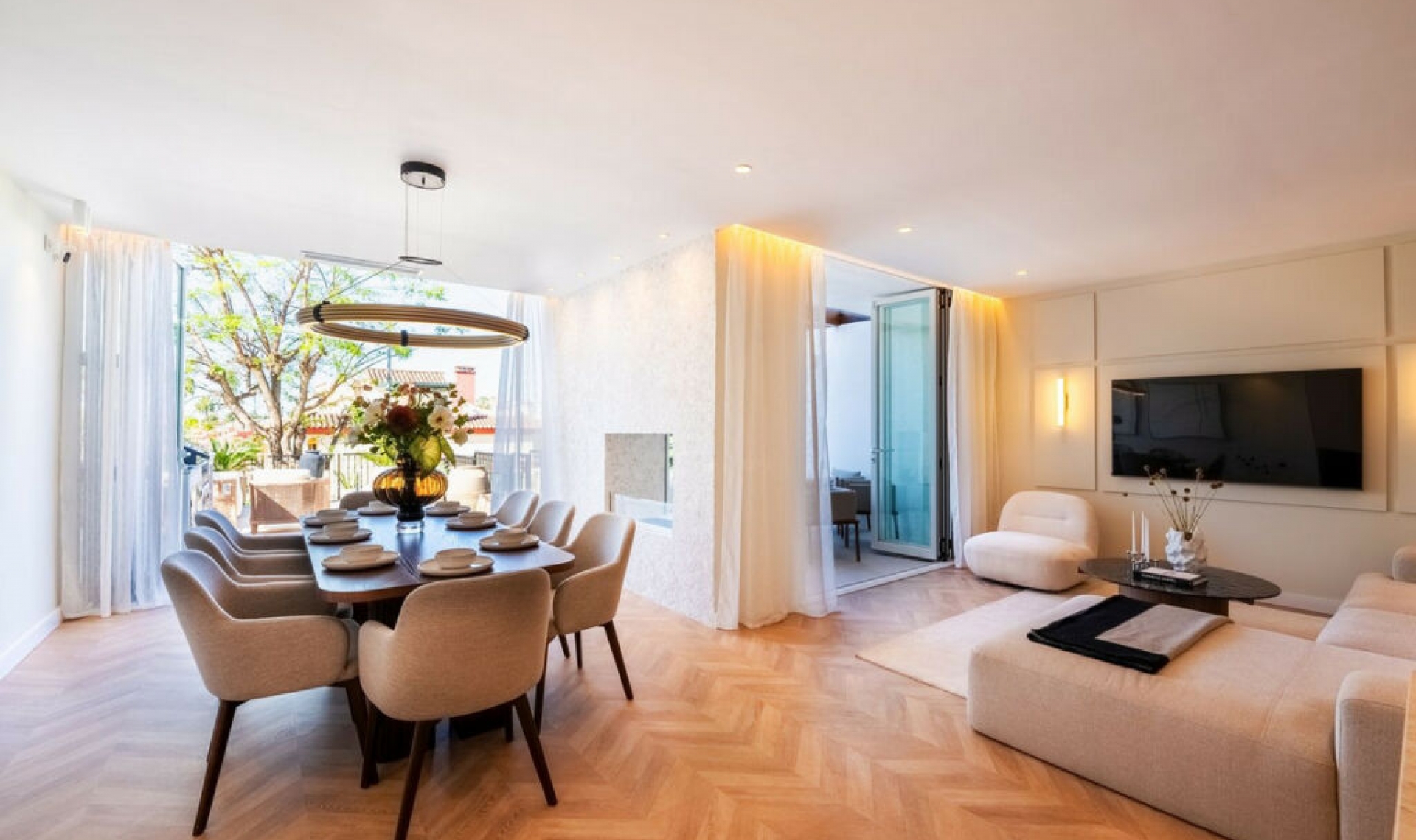 Resale - House -
The Golden Mile