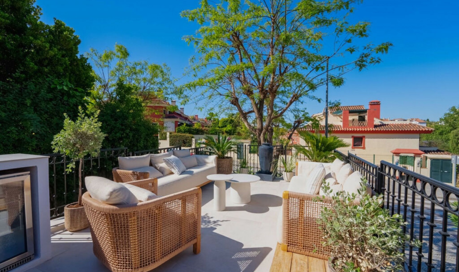 Resale - House -
The Golden Mile