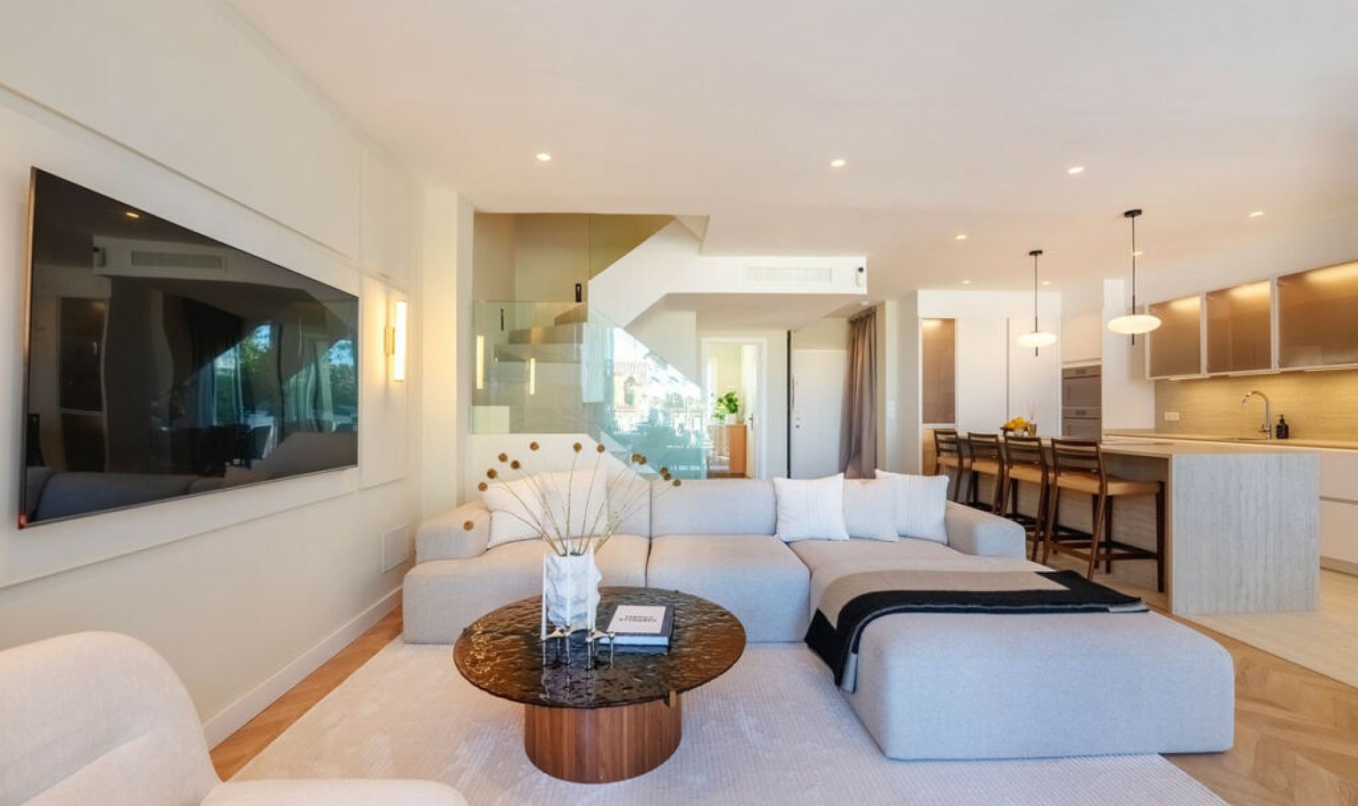 Resale - House -
The Golden Mile
