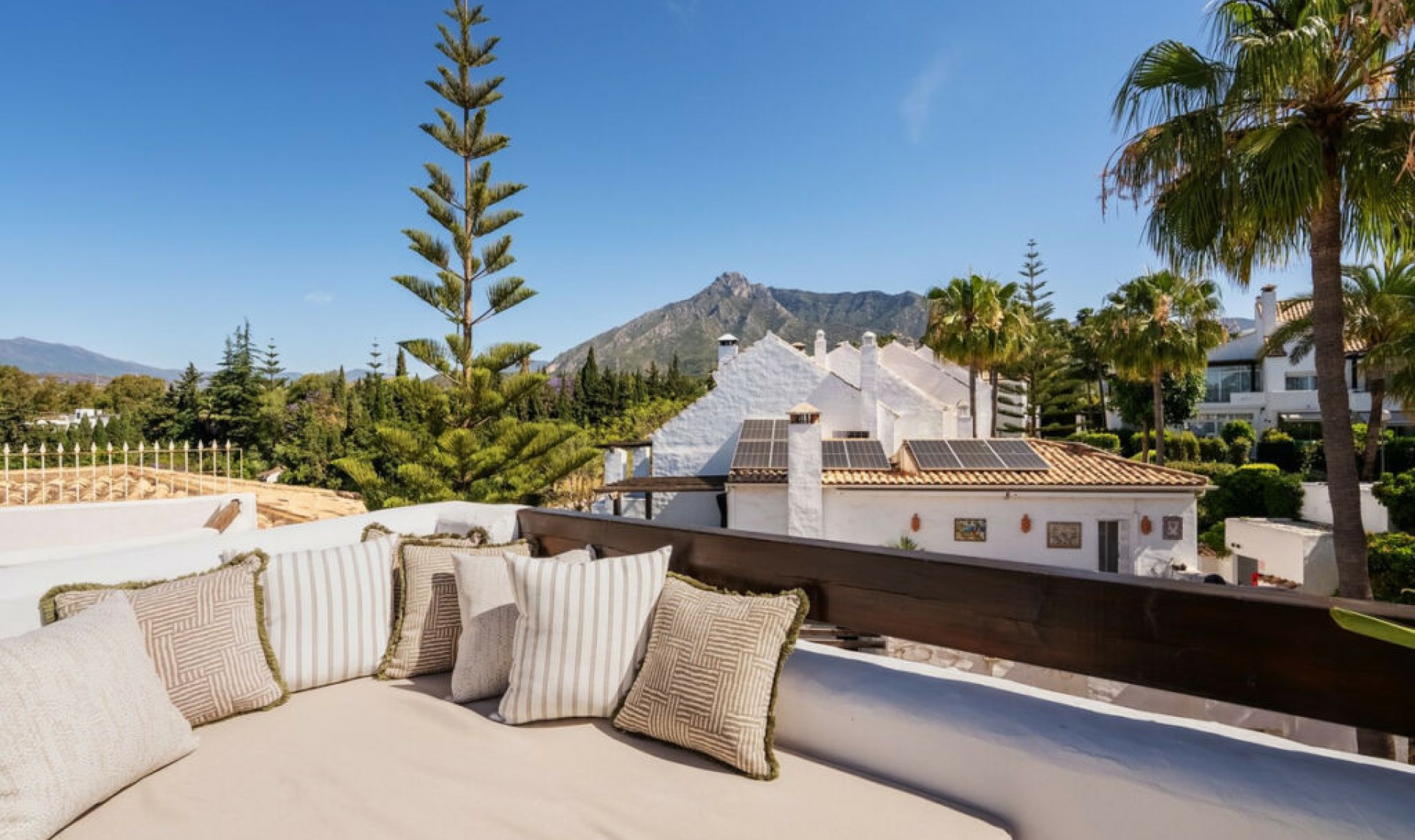 Resale - House -
The Golden Mile