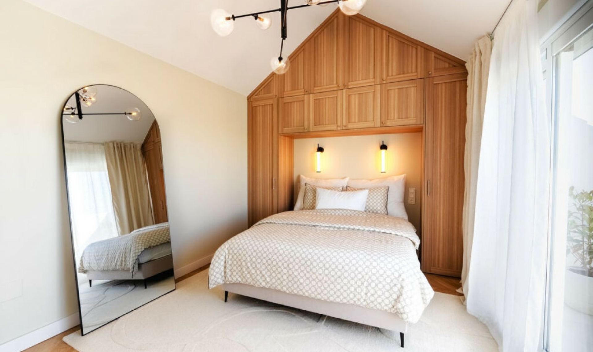Resale - House -
The Golden Mile