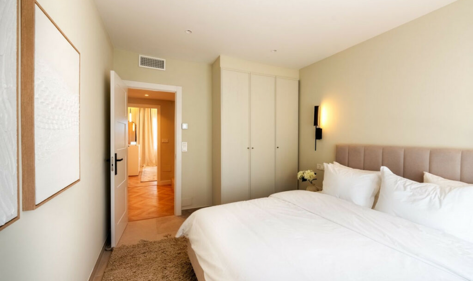 Resale - House -
The Golden Mile