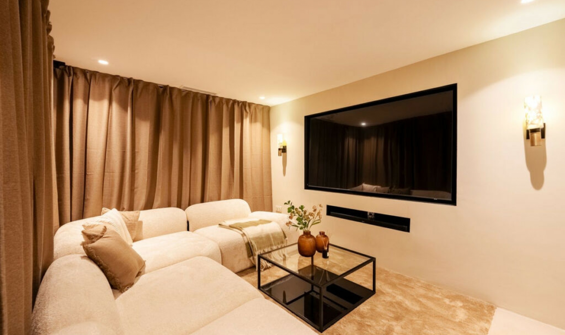 Resale - House -
The Golden Mile