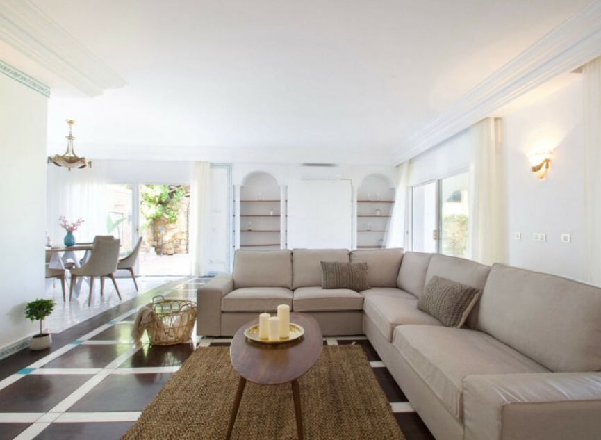 Resale - House -
The Golden Mile