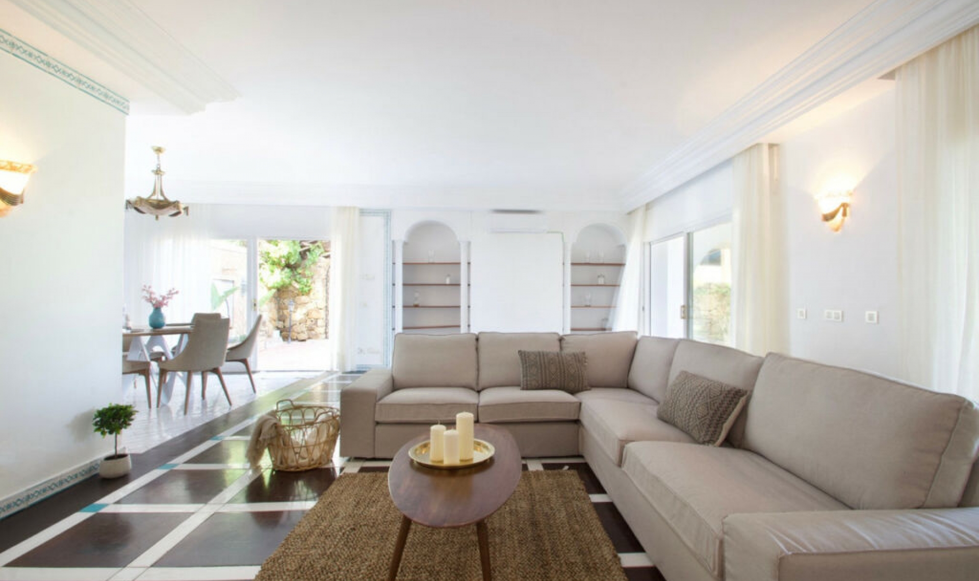 Resale - House -
The Golden Mile