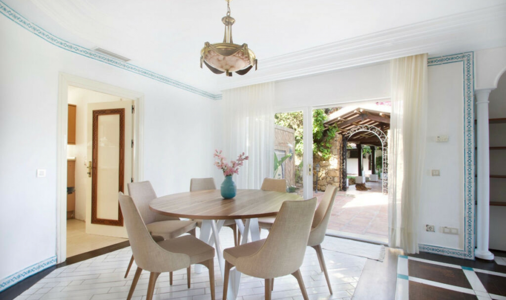 Resale - House -
The Golden Mile