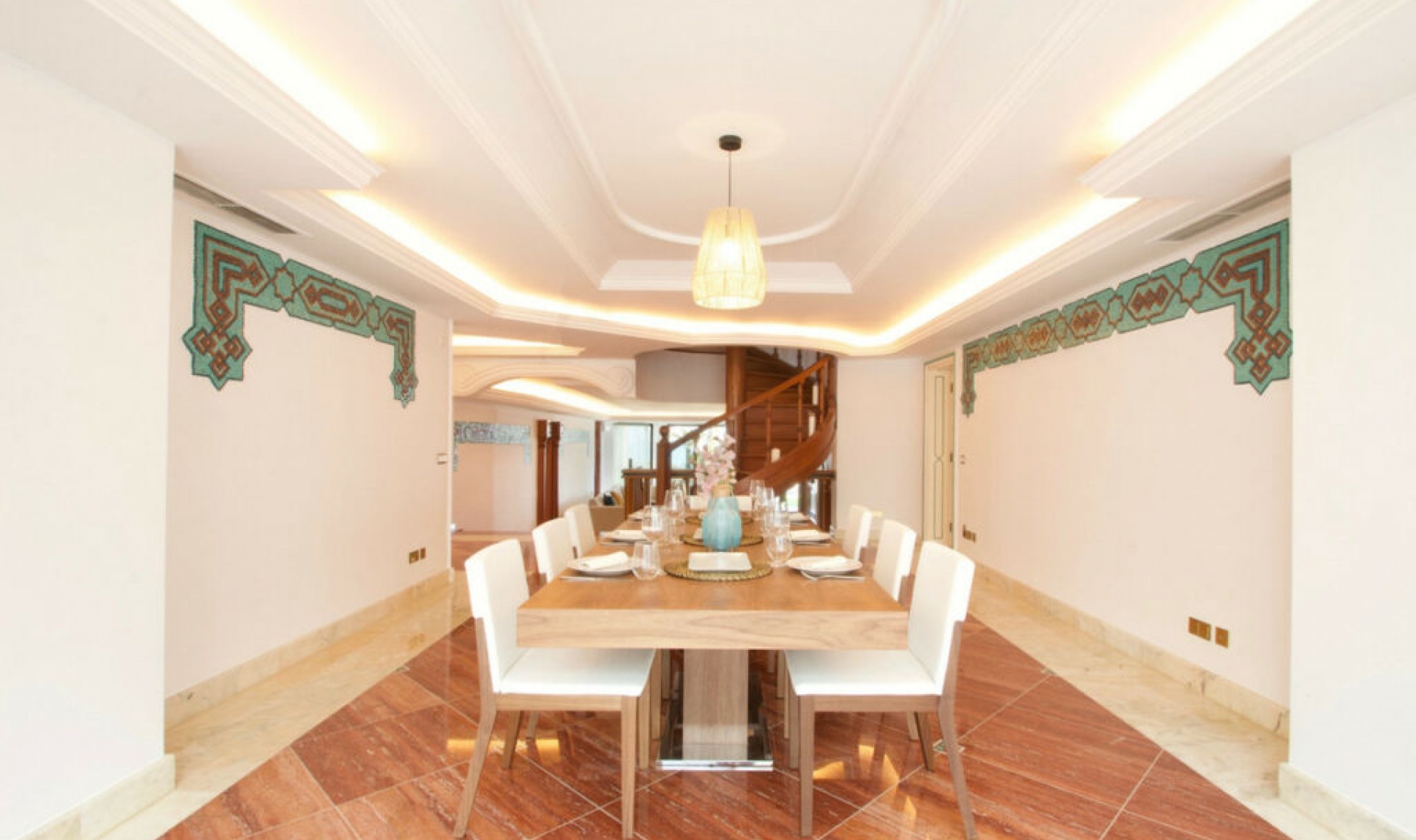 Resale - House -
The Golden Mile