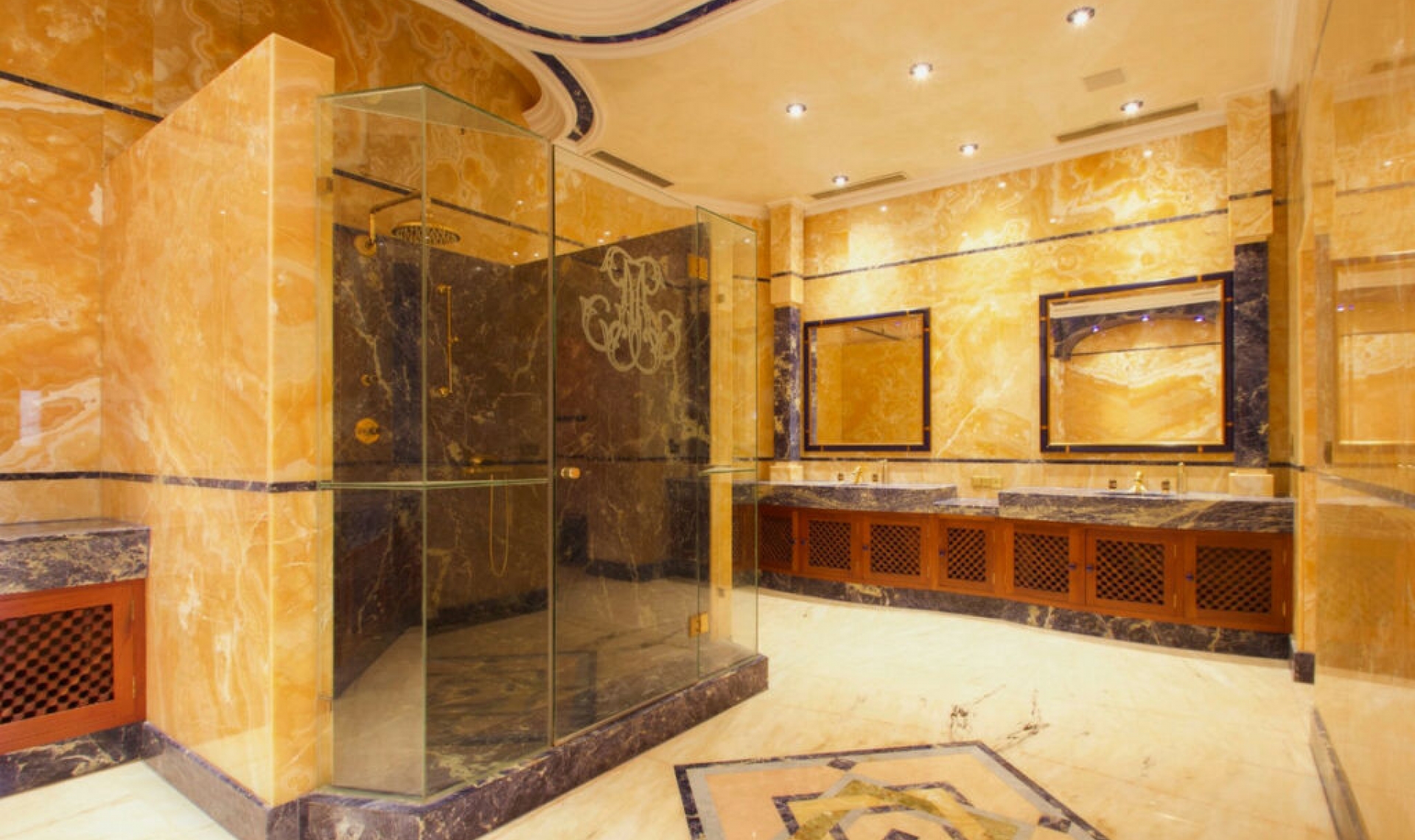 Resale - House -
The Golden Mile