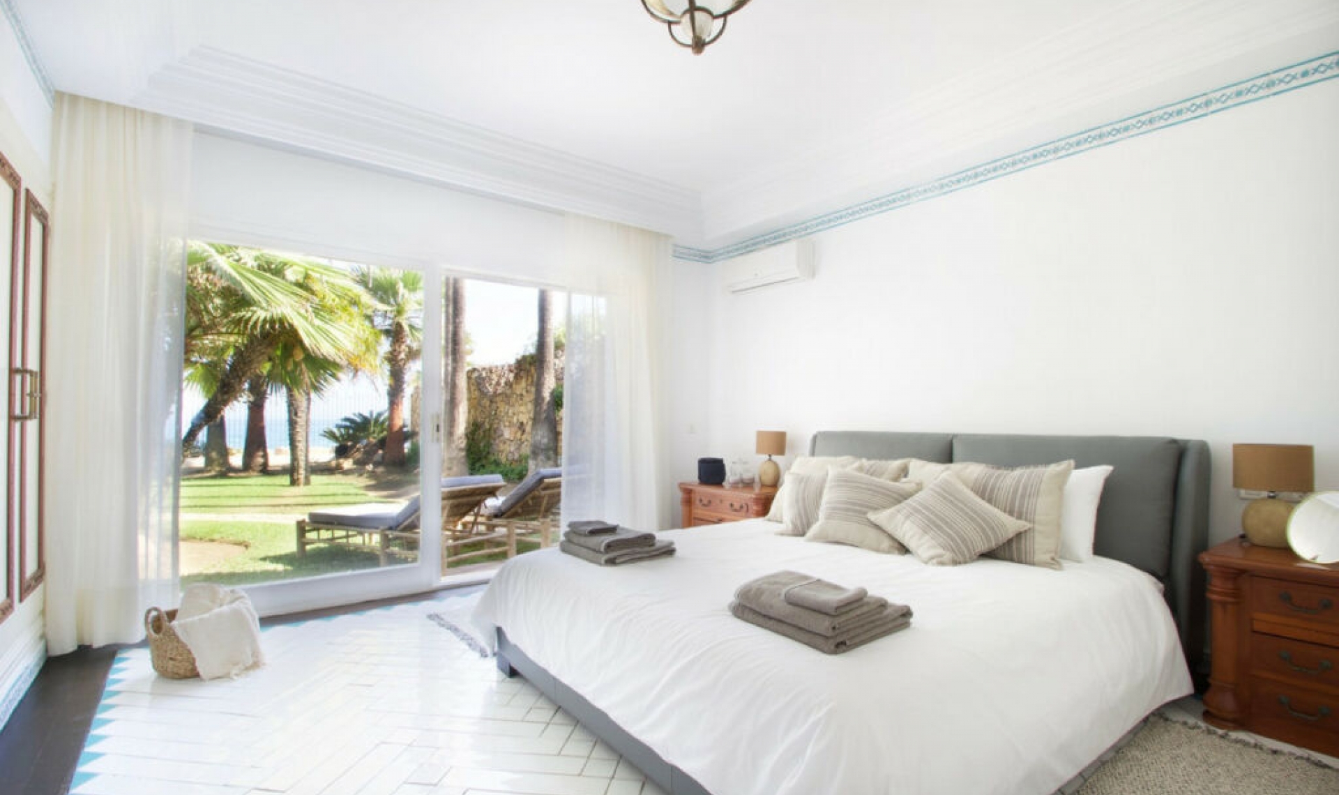 Resale - House -
The Golden Mile