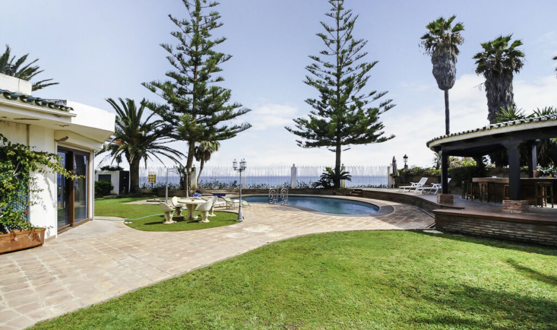 Resale - House -
The Golden Mile