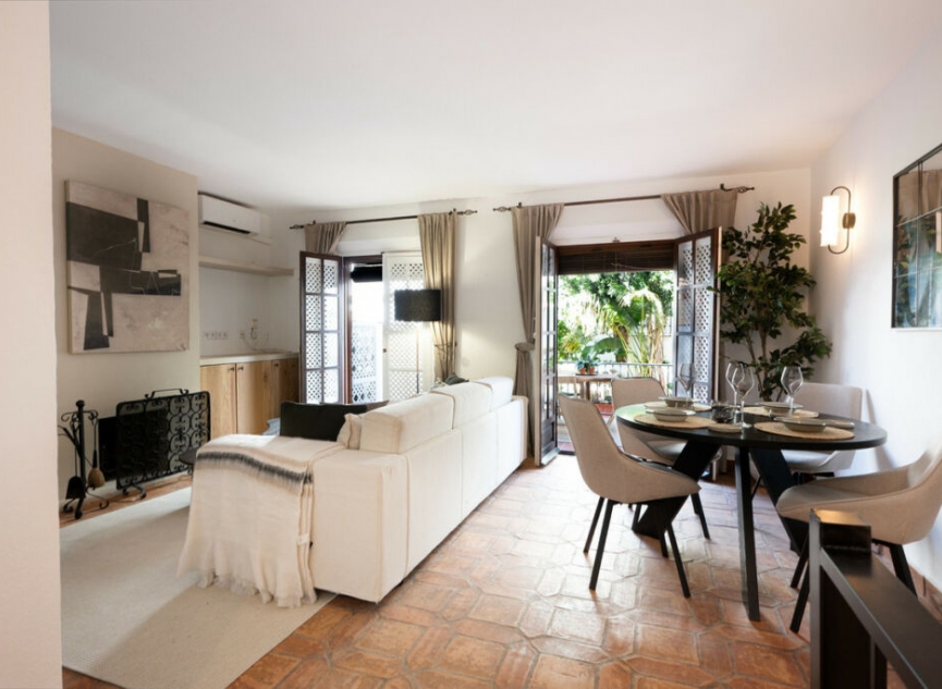 Resale - House -
The Golden Mile
