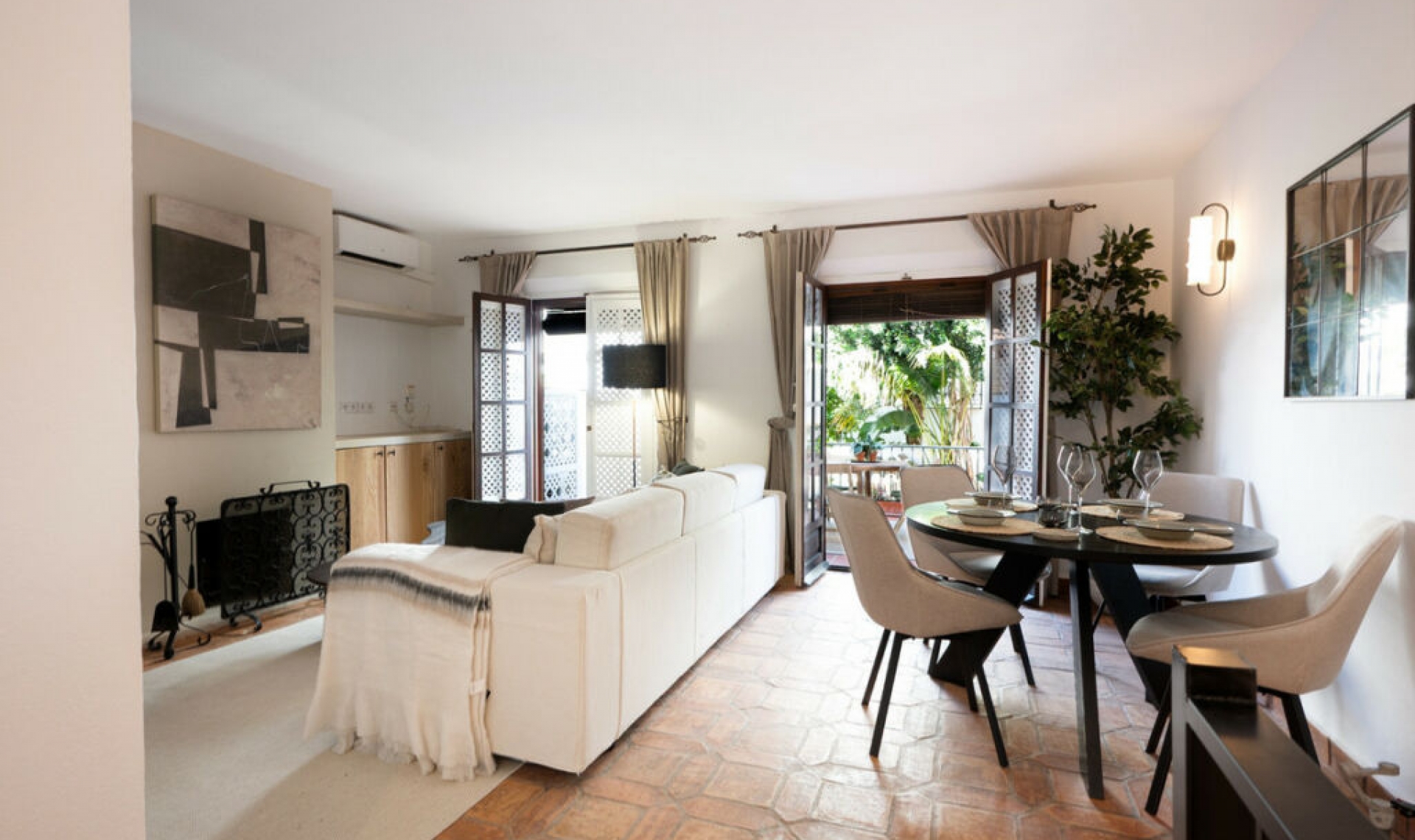 Resale - House -
The Golden Mile