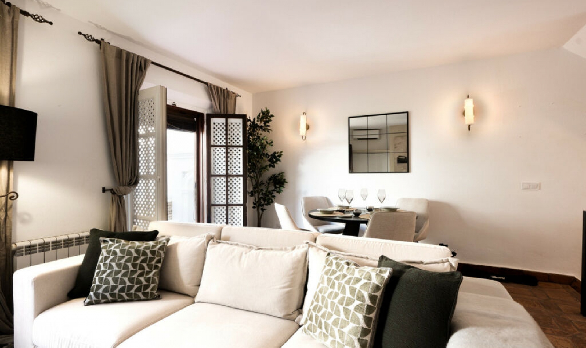 Resale - House -
The Golden Mile