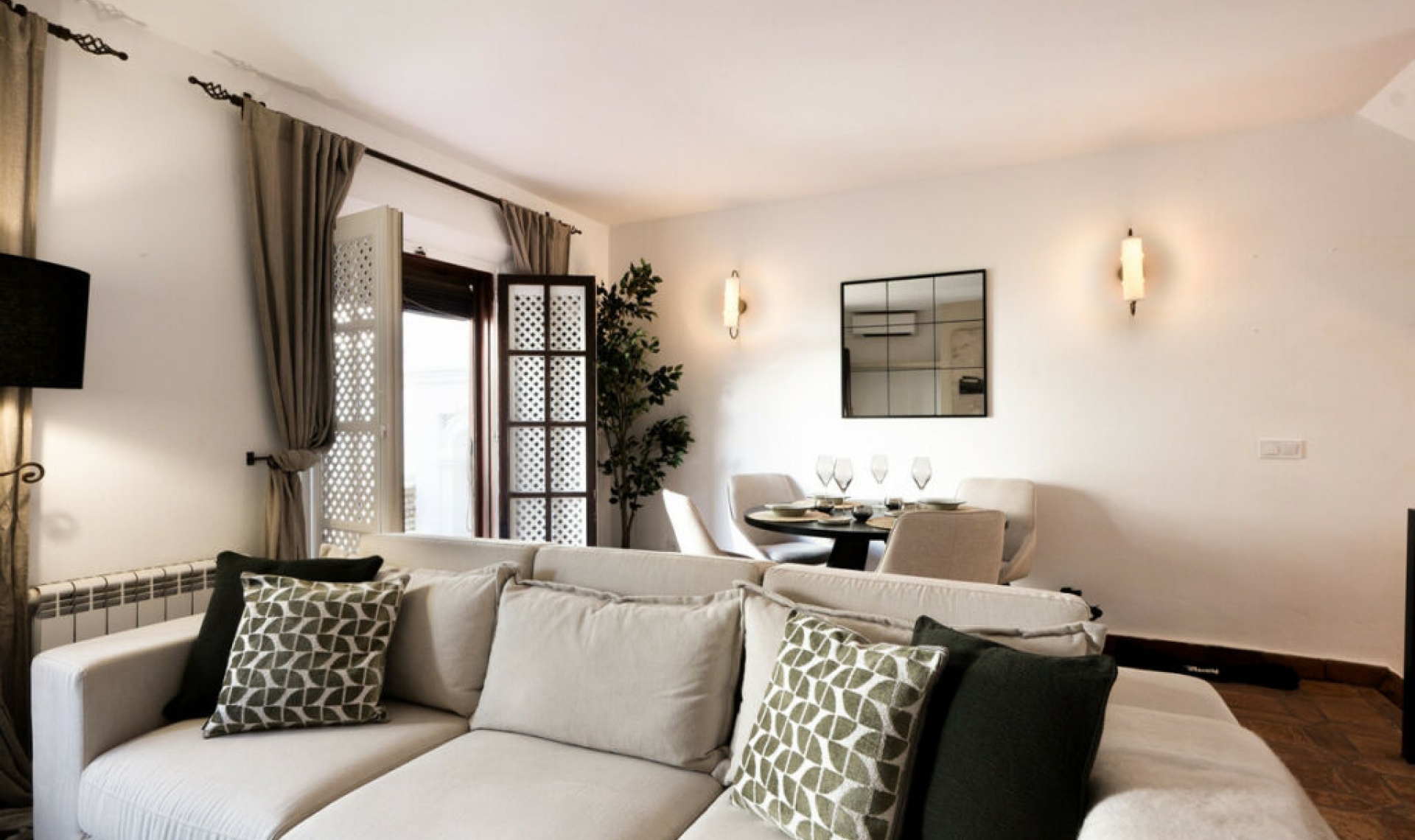 Resale - House -
The Golden Mile
