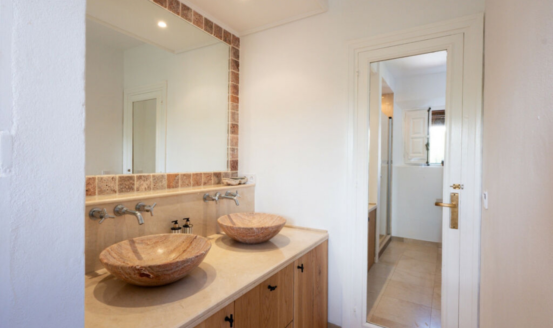 Resale - House -
The Golden Mile
