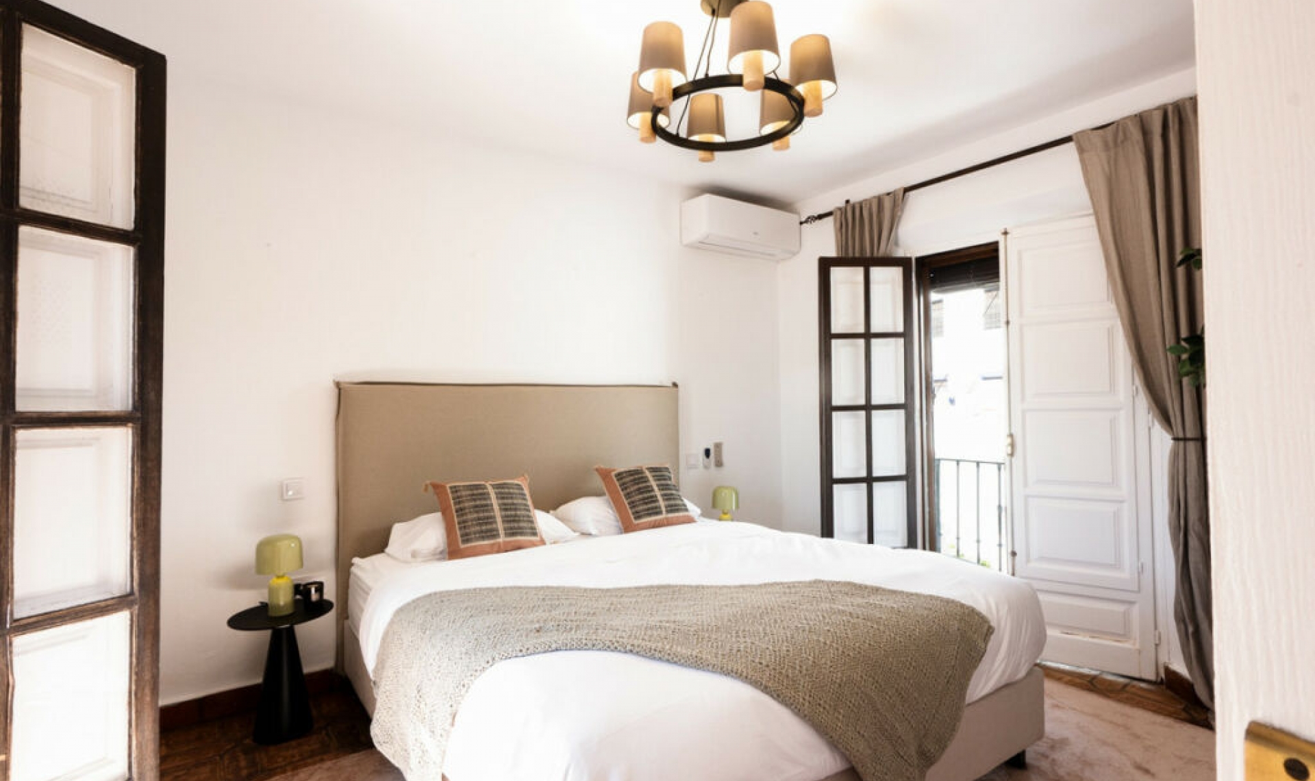 Resale - House -
The Golden Mile