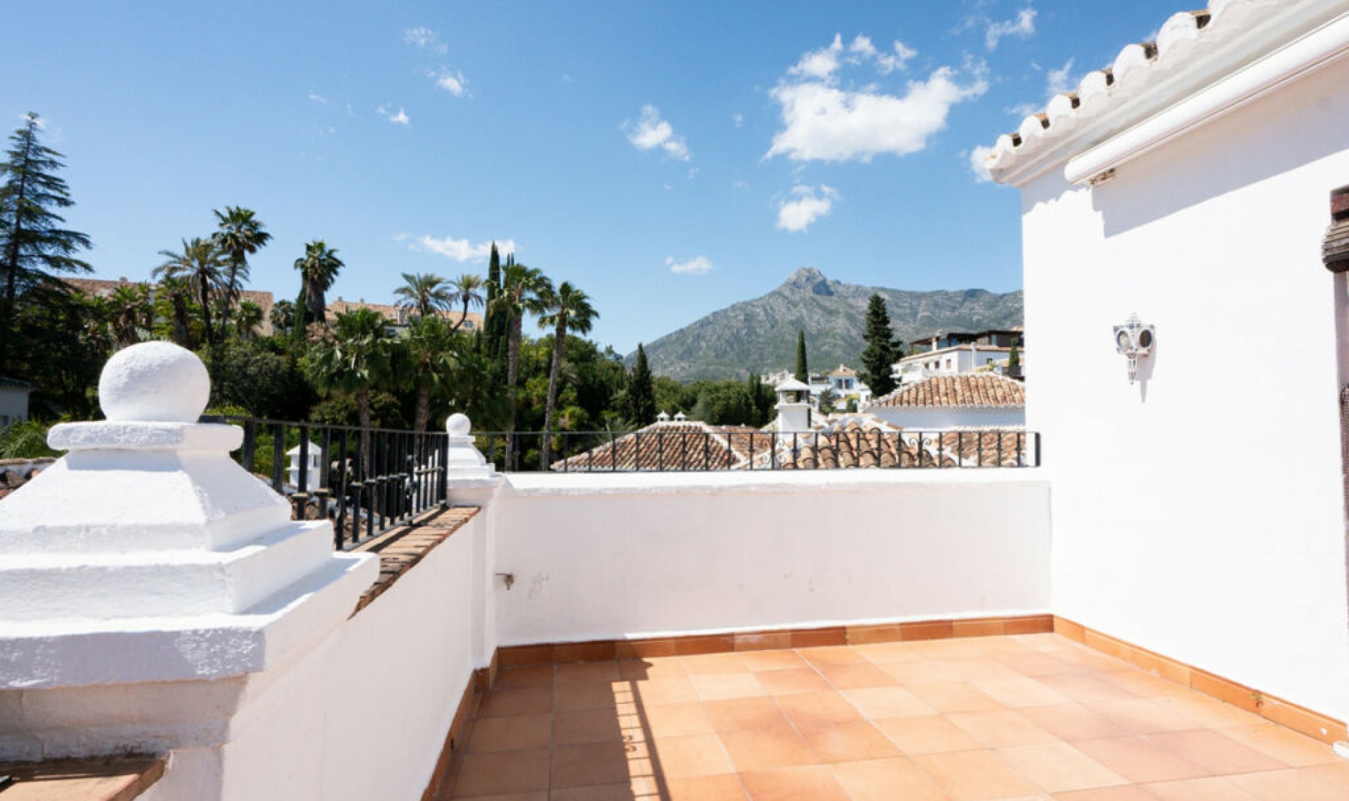 Resale - House -
The Golden Mile