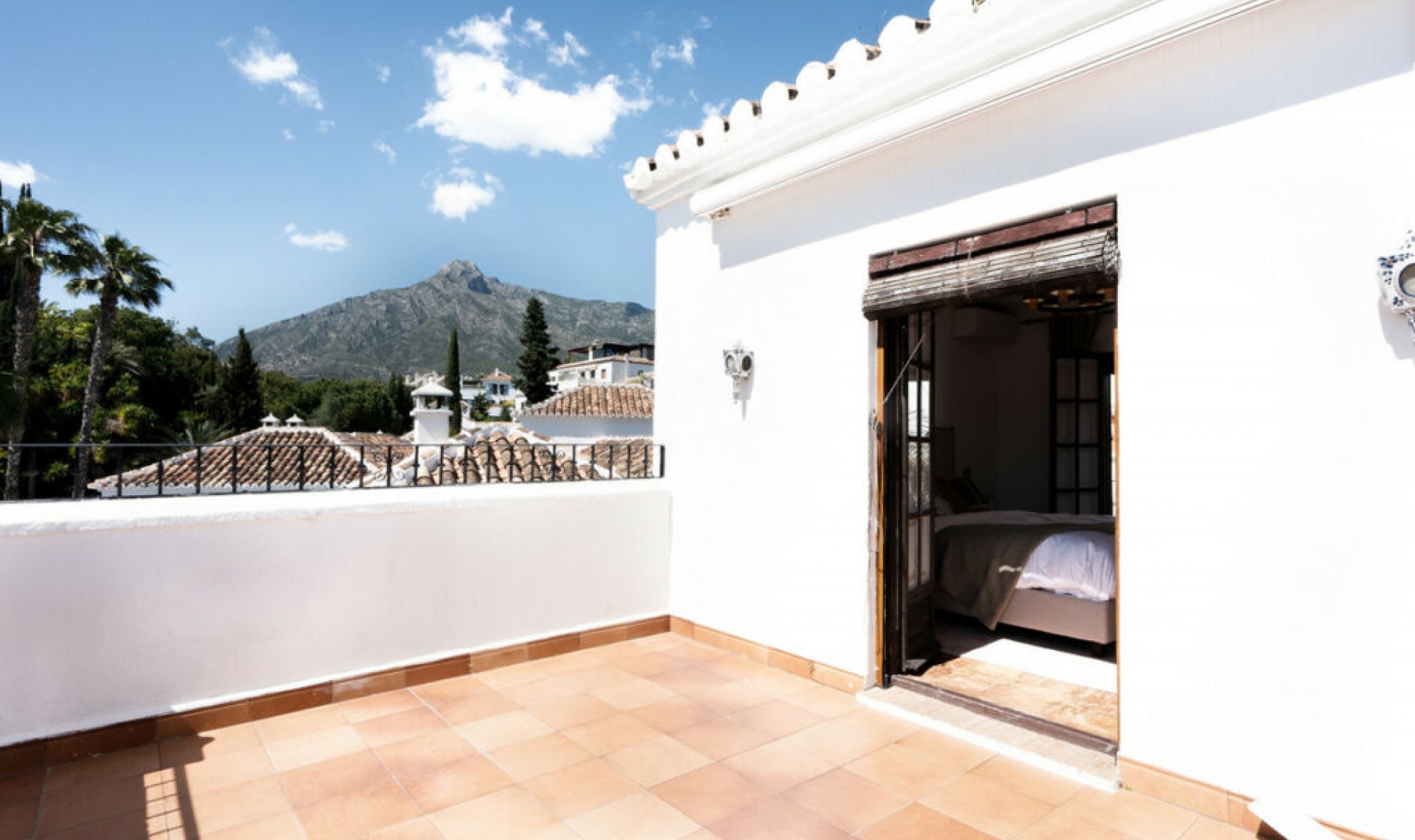 Resale - House -
The Golden Mile