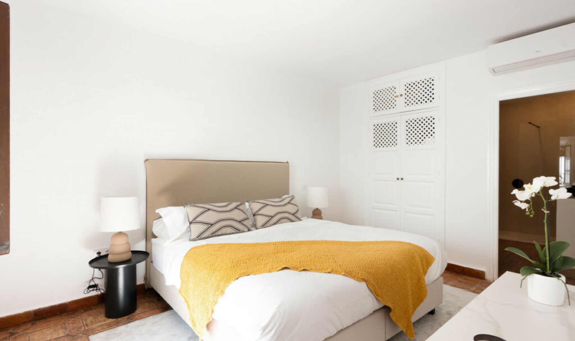 Resale - House -
The Golden Mile