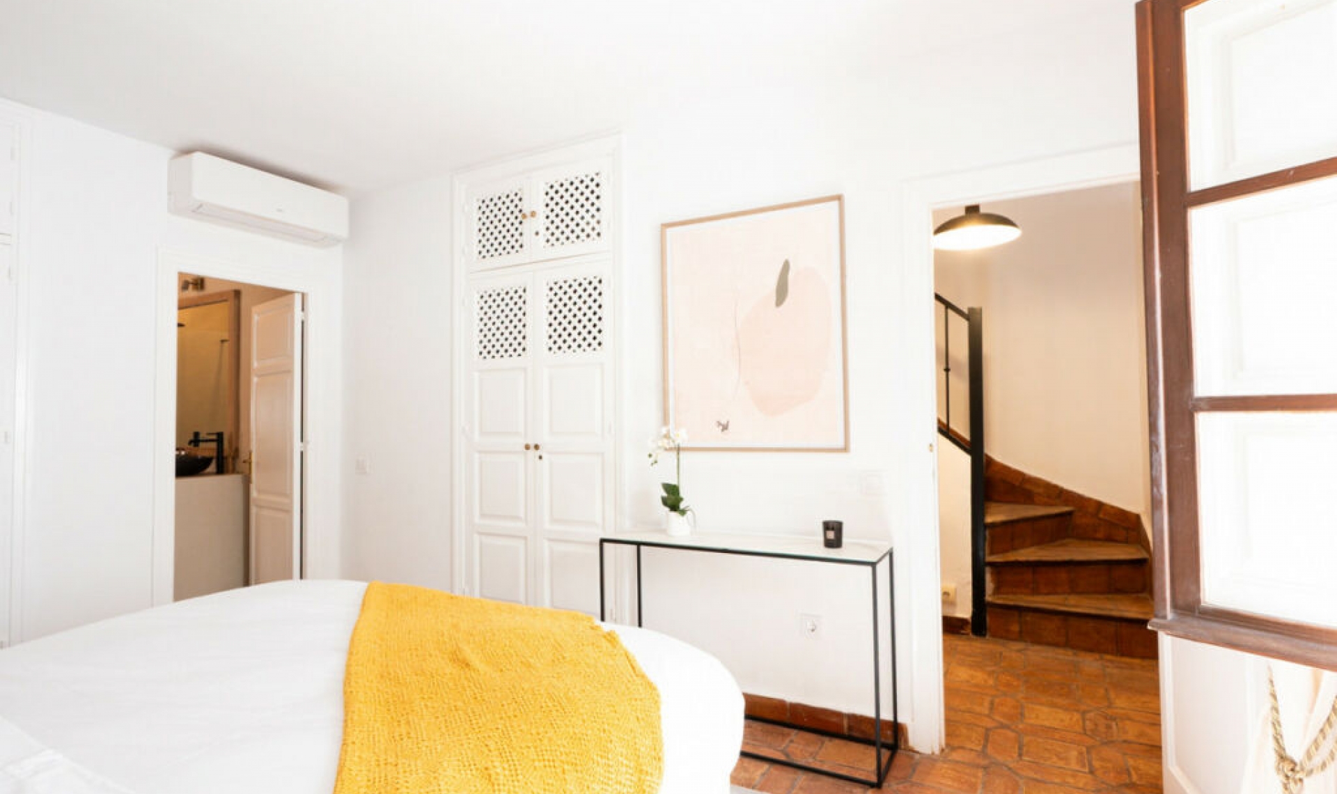 Resale - House -
The Golden Mile