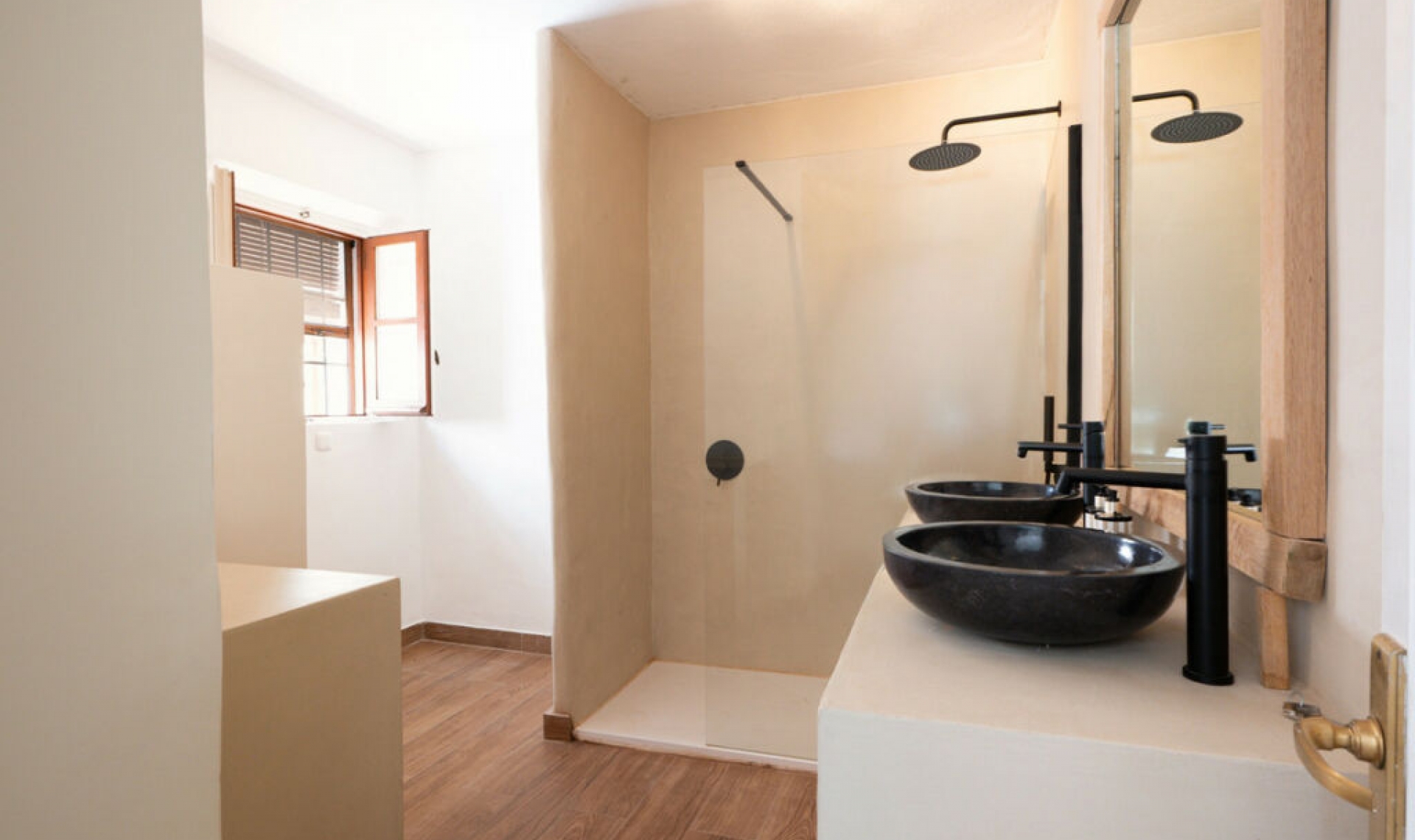 Resale - House -
The Golden Mile