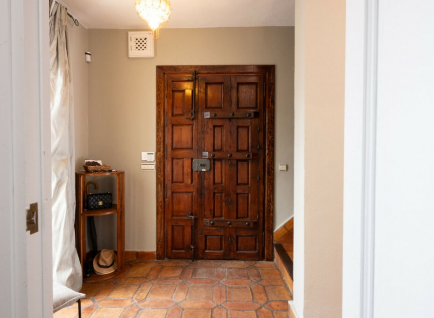 Resale - House -
The Golden Mile
