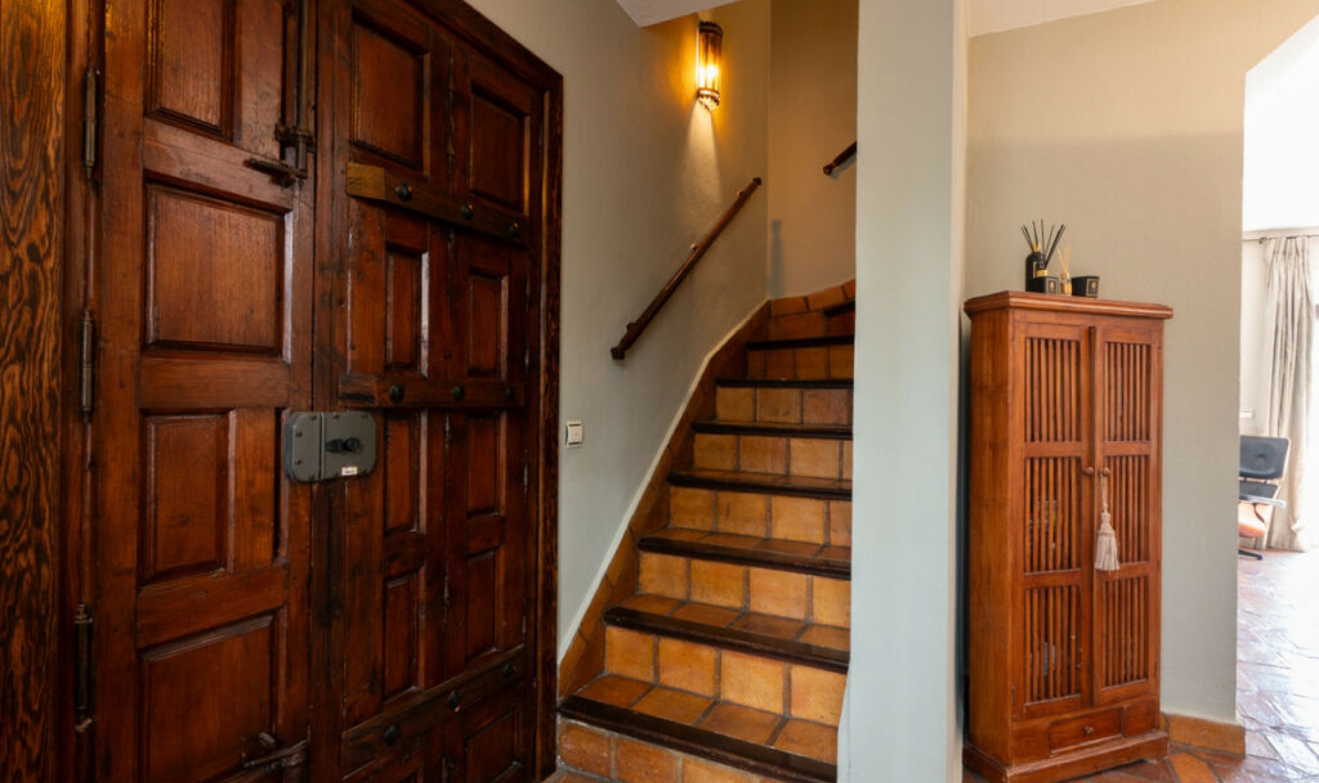 Resale - House -
The Golden Mile