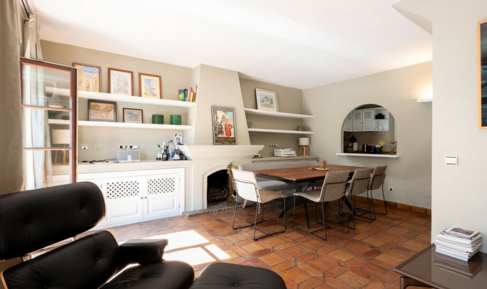 Resale - House -
The Golden Mile