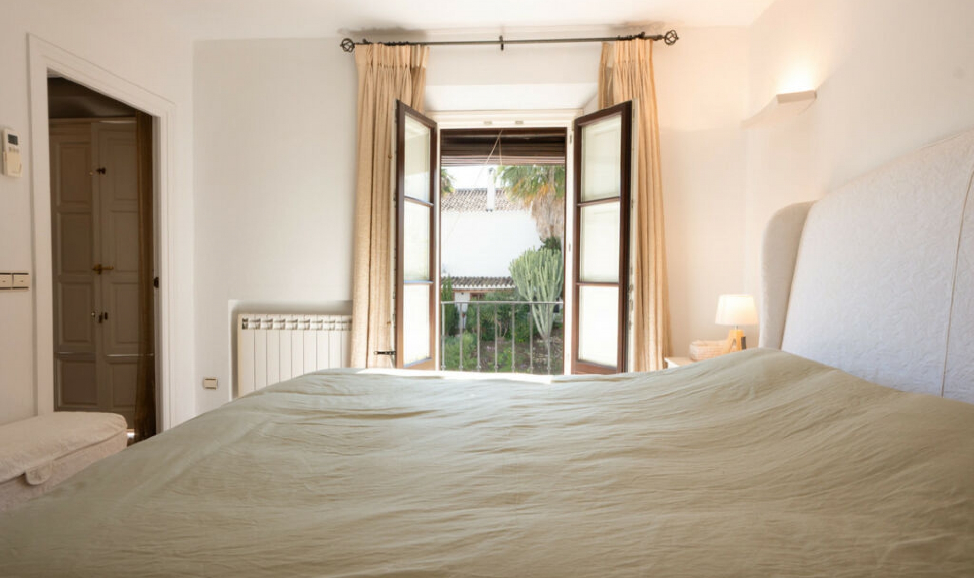 Resale - House -
The Golden Mile