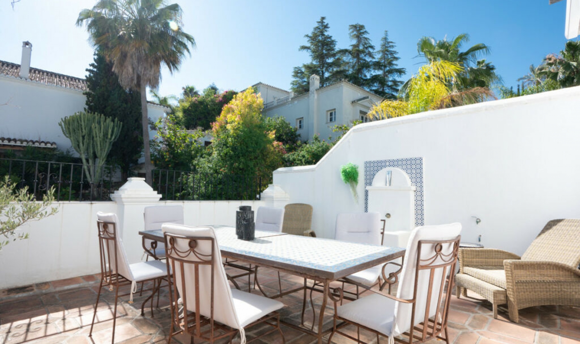 Resale - House -
The Golden Mile